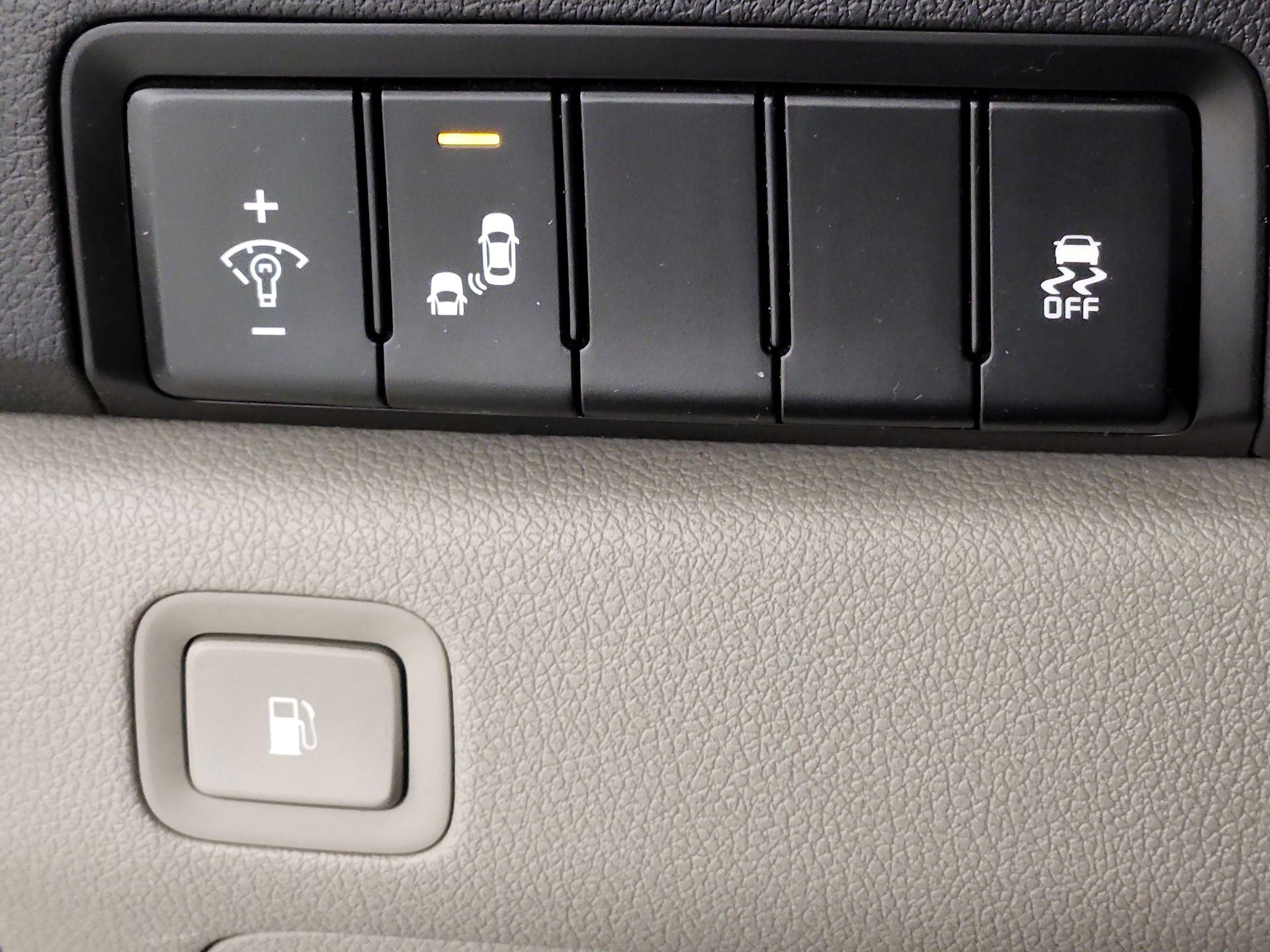 Thumbnail: 2021 Kia Sedona - 13