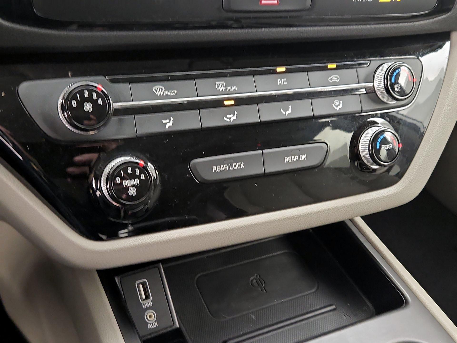 Thumbnail: 2021 Kia Sedona - 16