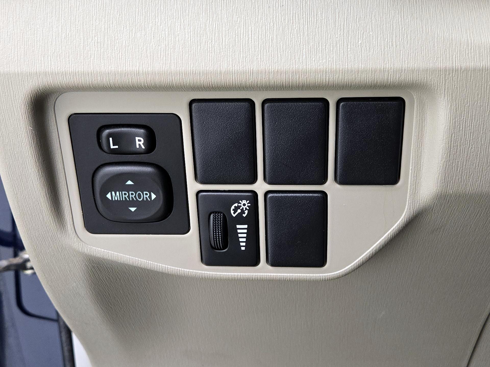 Thumbnail: 2015 Toyota Prius - 13