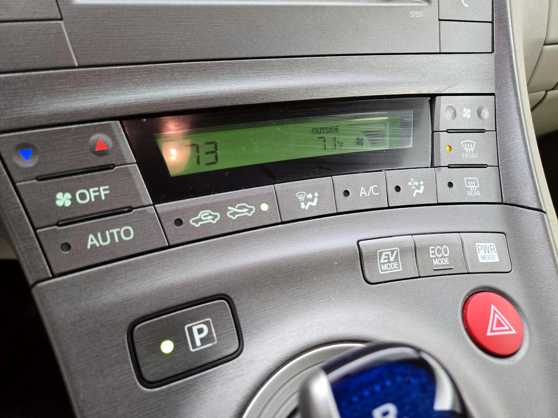 Thumbnail: 2015 Toyota Prius - 16