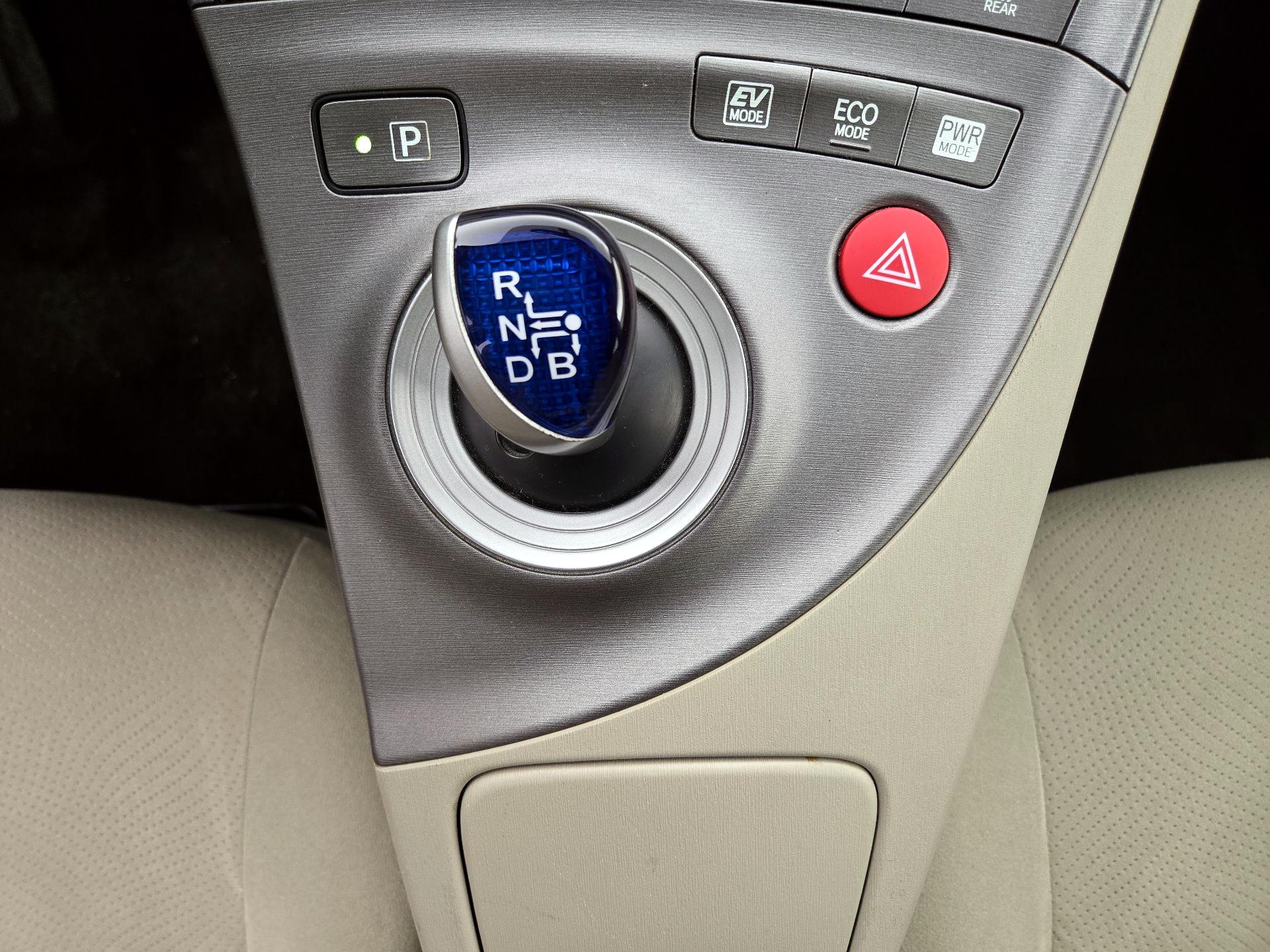 Thumbnail: 2015 Toyota Prius - 17