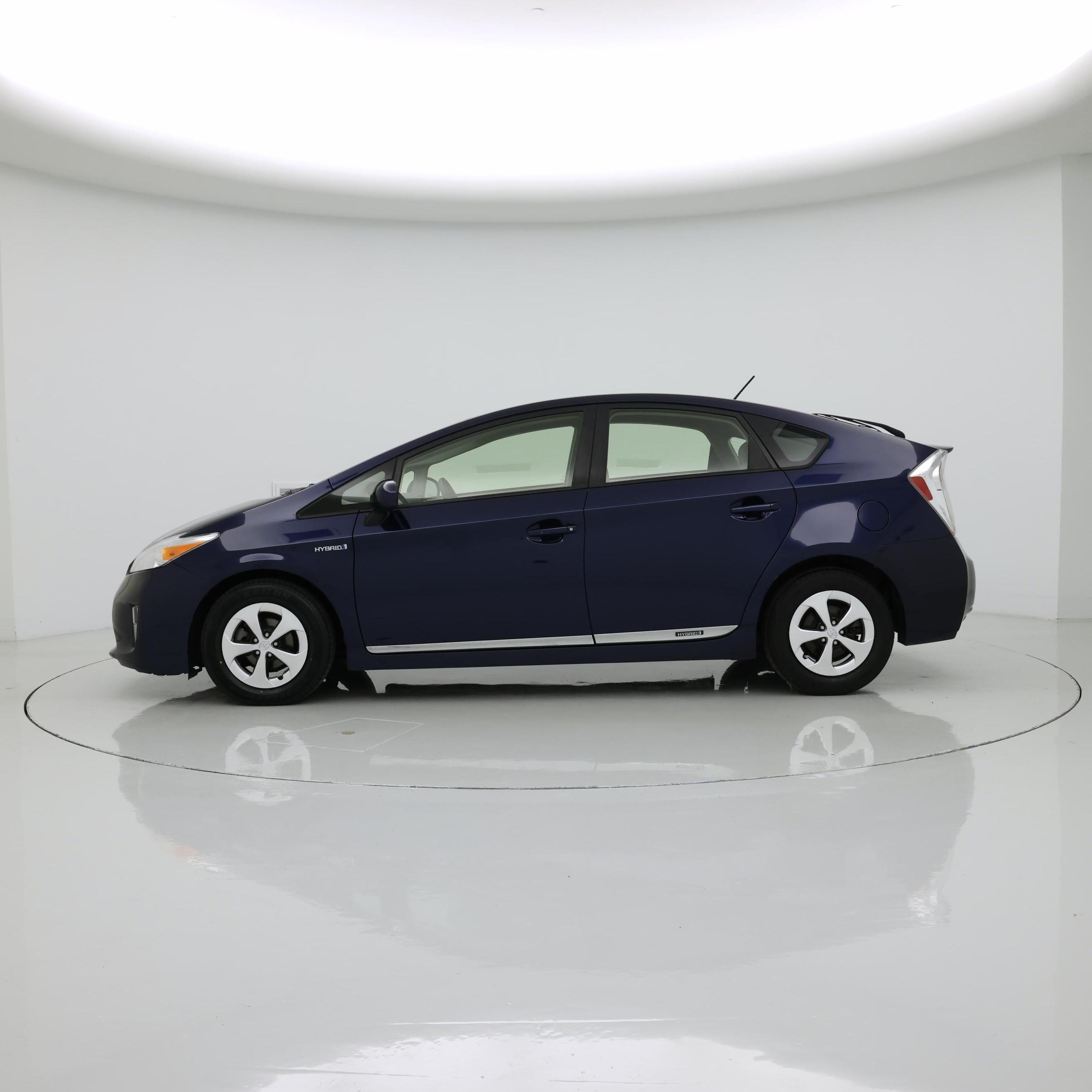 Thumbnail: 2015 Toyota Prius - 3