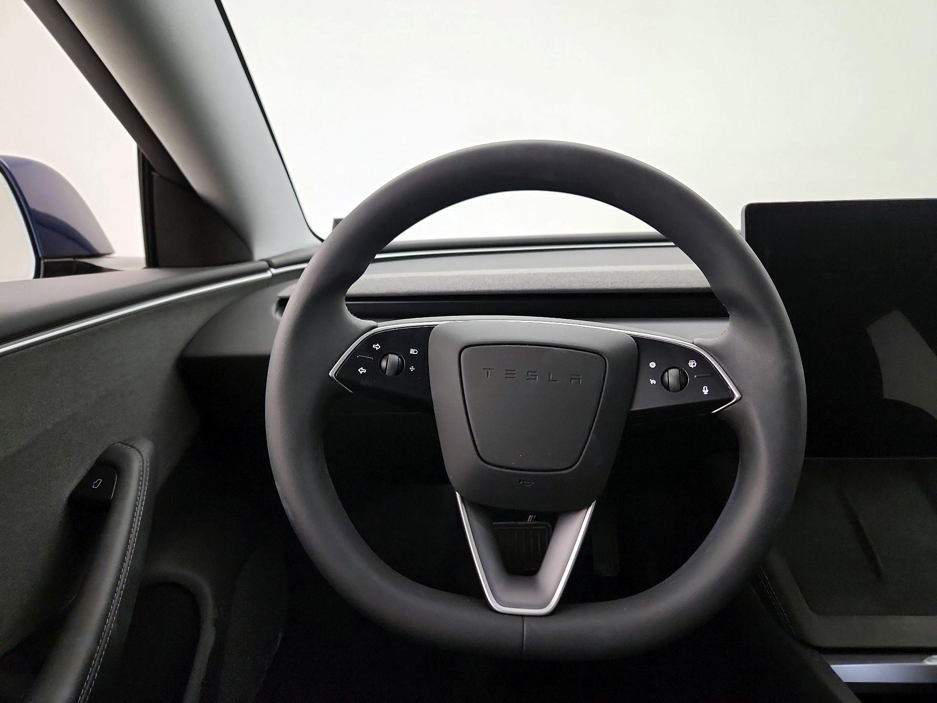 Thumbnail: 2025 Tesla Model 3 - 10