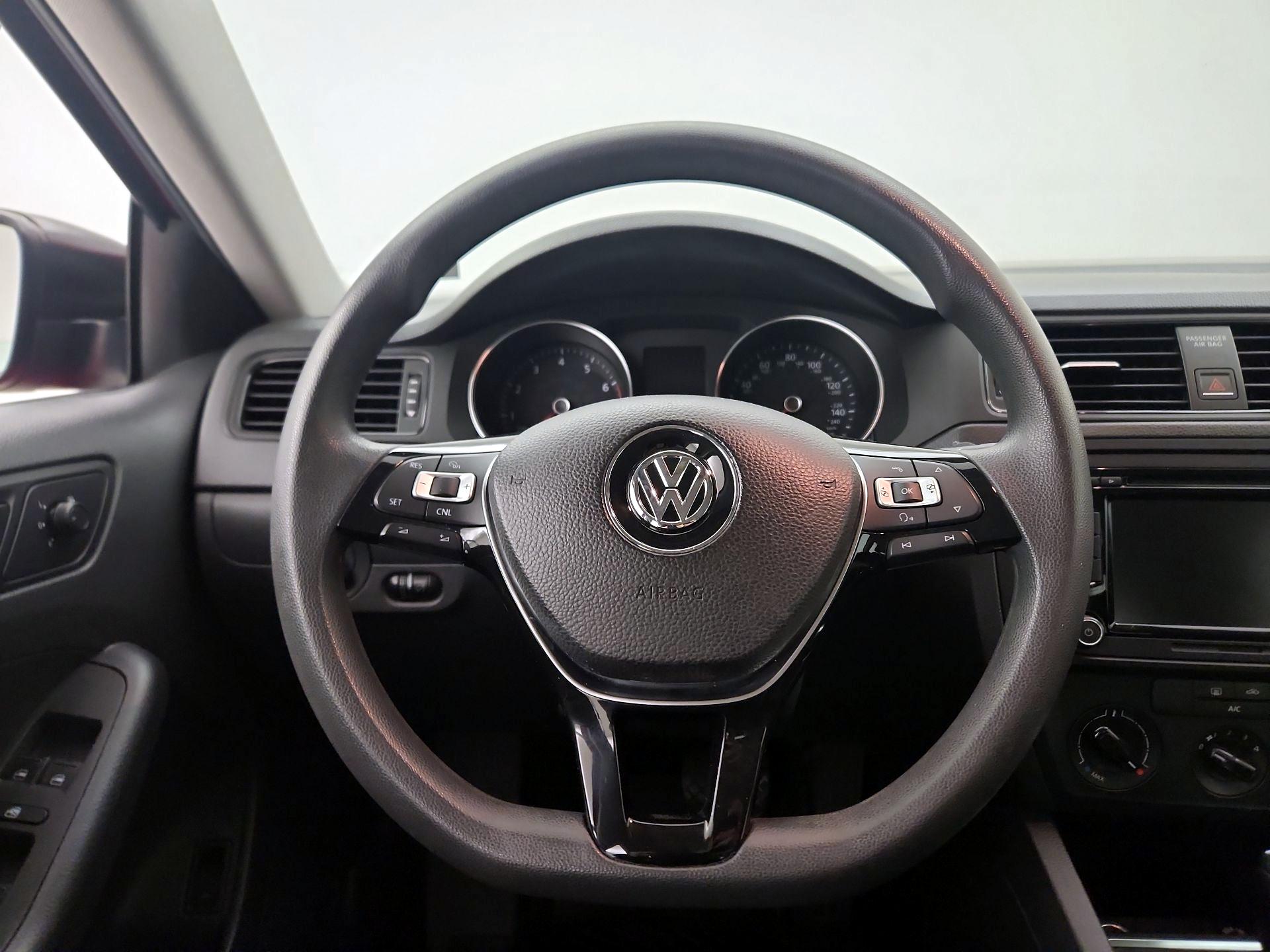 Thumbnail: 2015 Volkswagen Jetta - 10