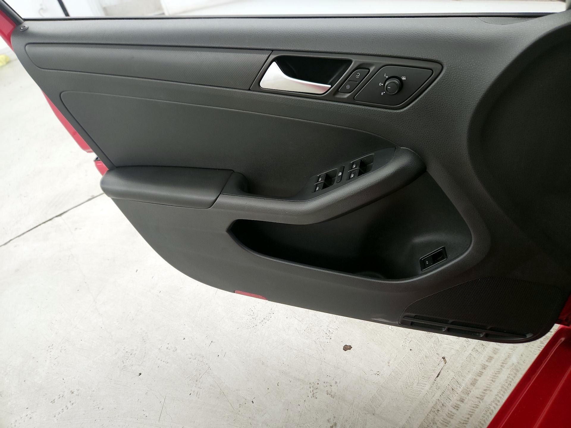 Thumbnail: 2015 Volkswagen Jetta - 12