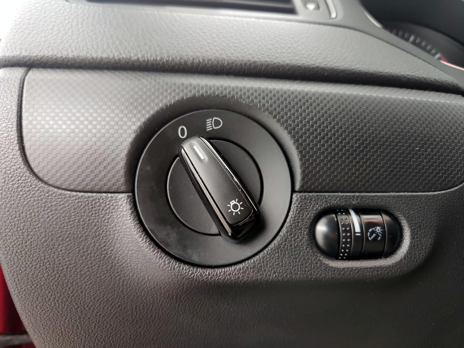 Thumbnail: 2015 Volkswagen Jetta - 18