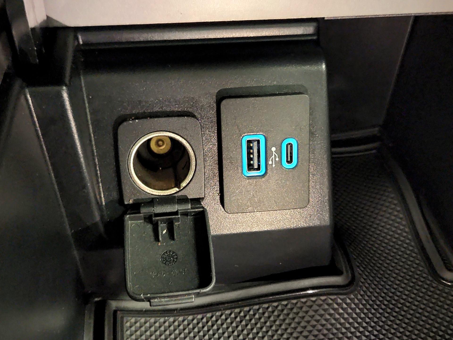 Thumbnail: 2020 Ford Explorer - 19