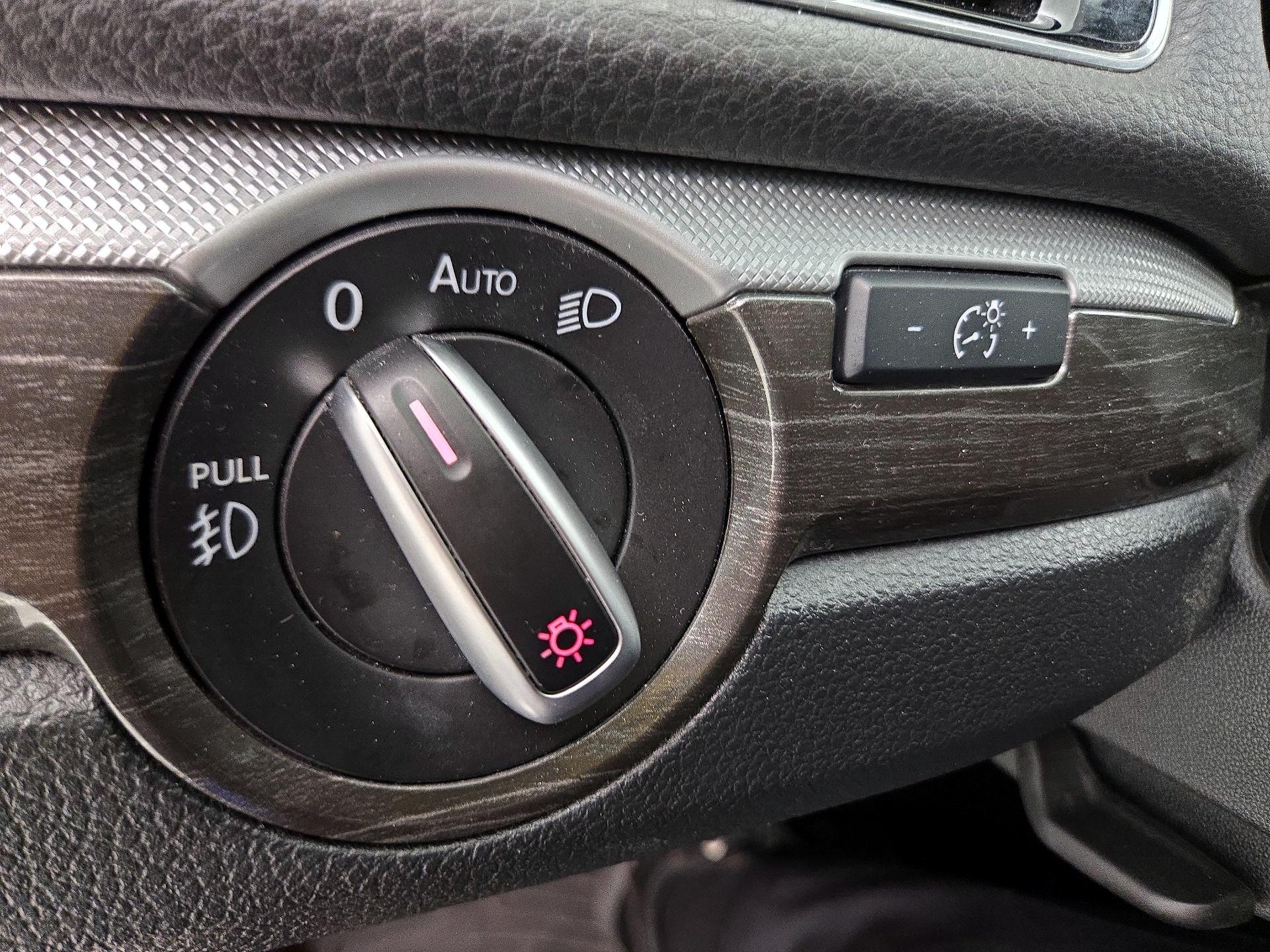 Thumbnail: 2016 Volkswagen Passat - 13