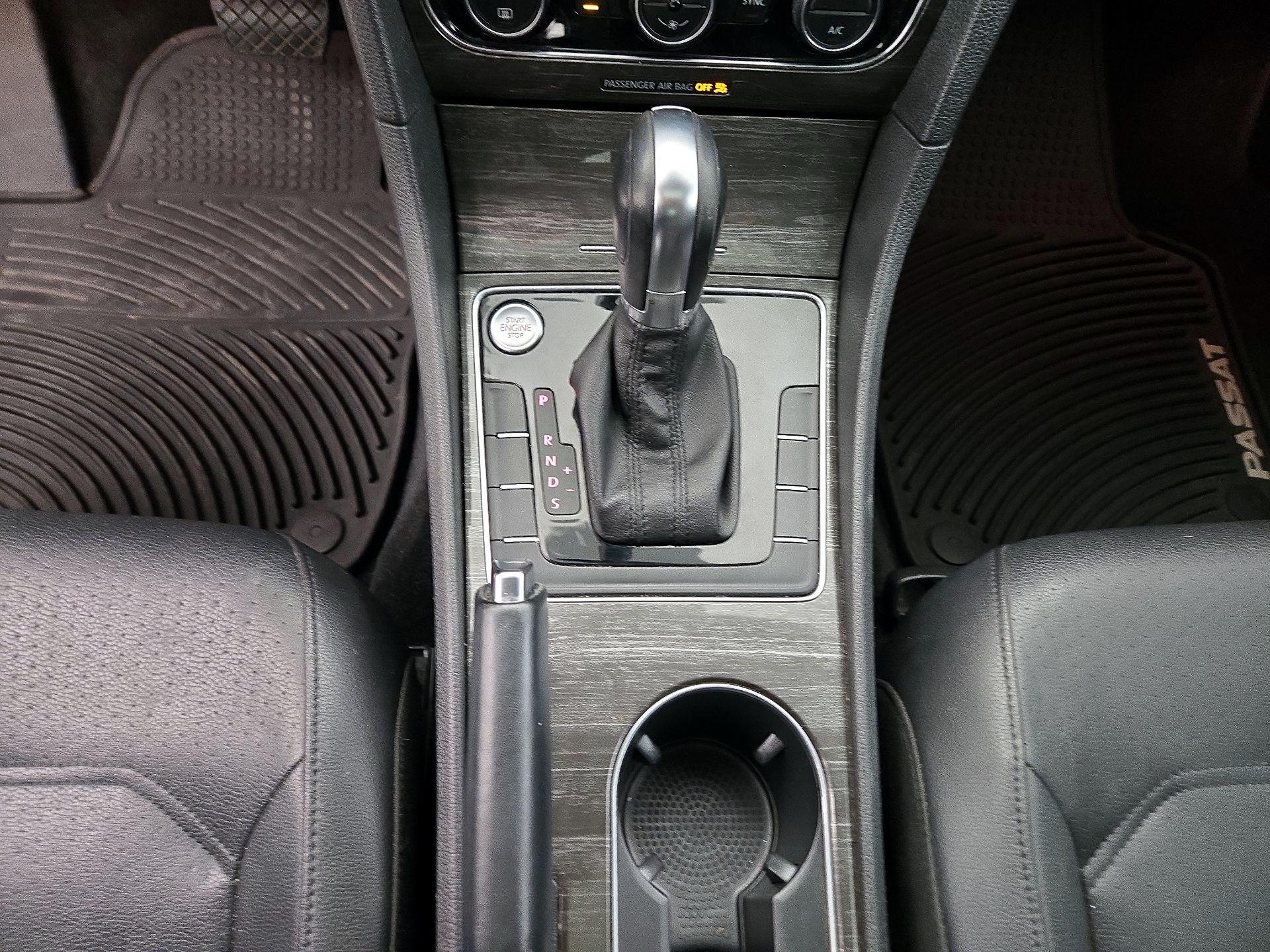 Thumbnail: 2016 Volkswagen Passat - 18