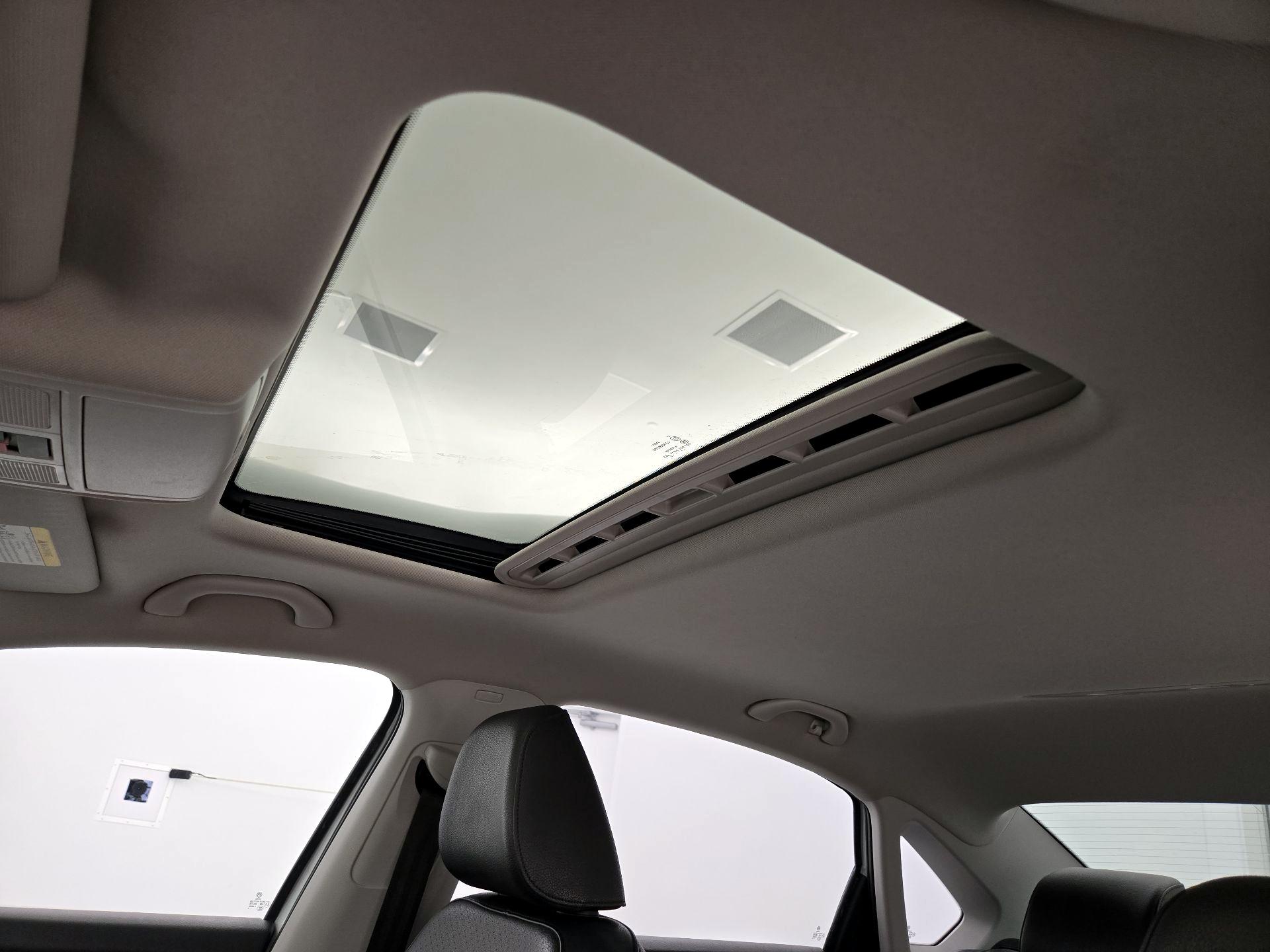 Thumbnail: 2016 Volkswagen Passat - 20