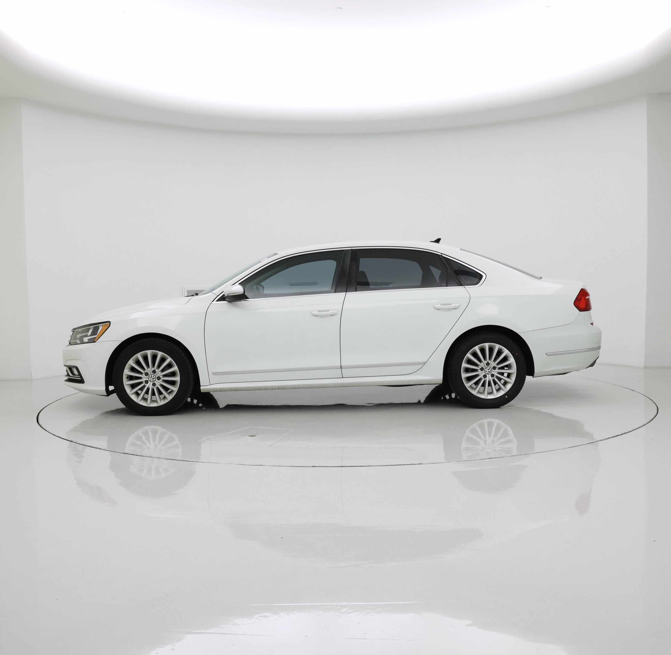 Thumbnail: 2016 Volkswagen Passat - 3