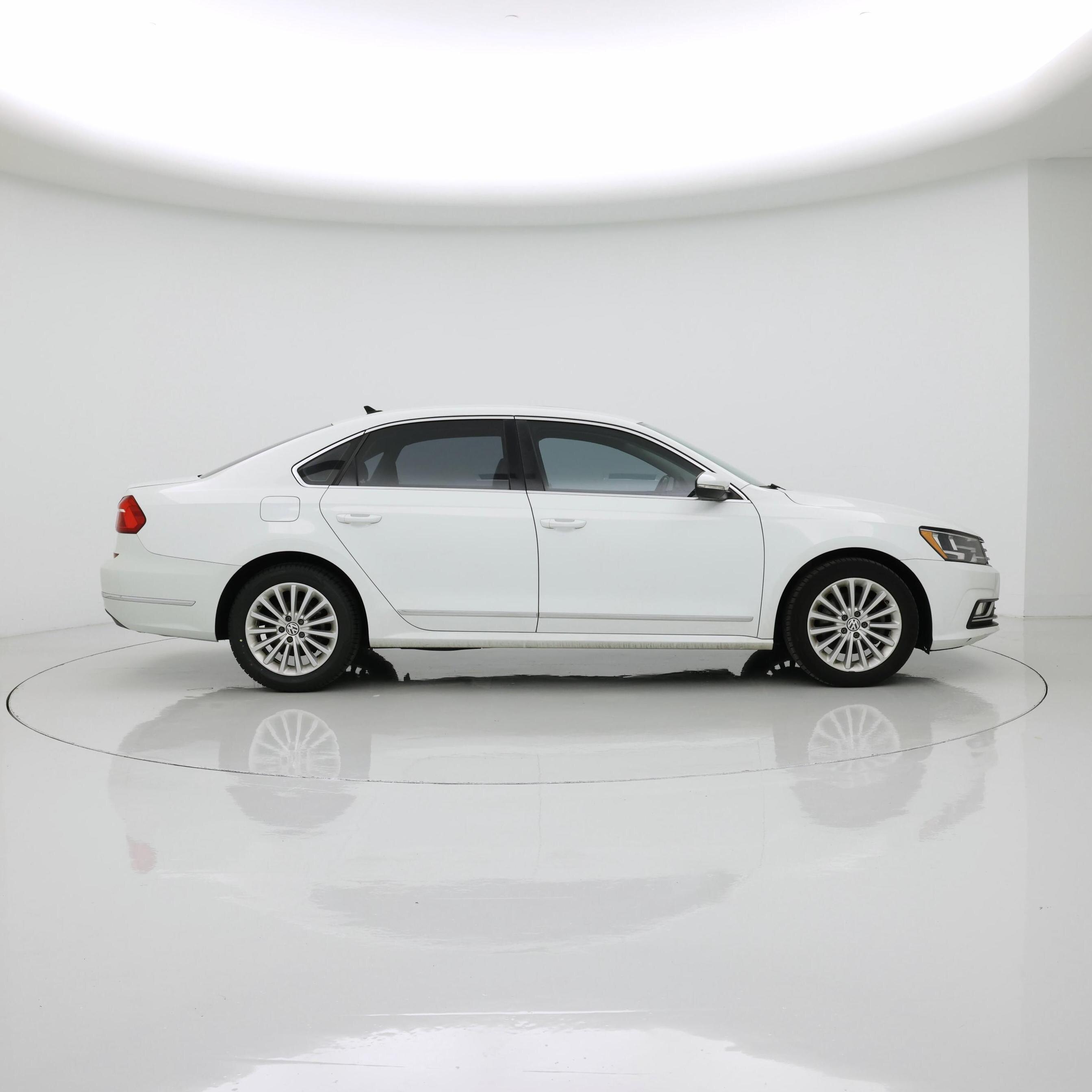 Thumbnail: 2016 Volkswagen Passat - 7