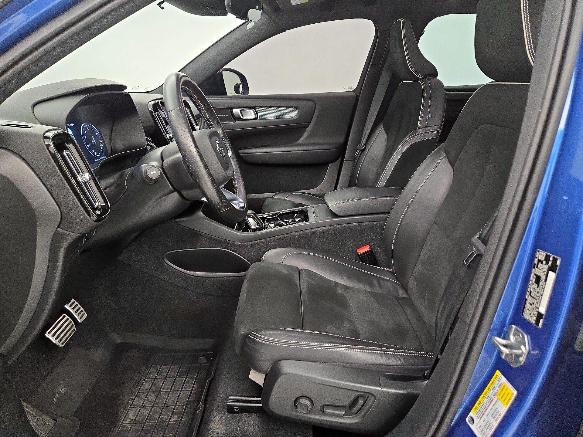 Thumbnail: 2021 Volvo XC40 - 11