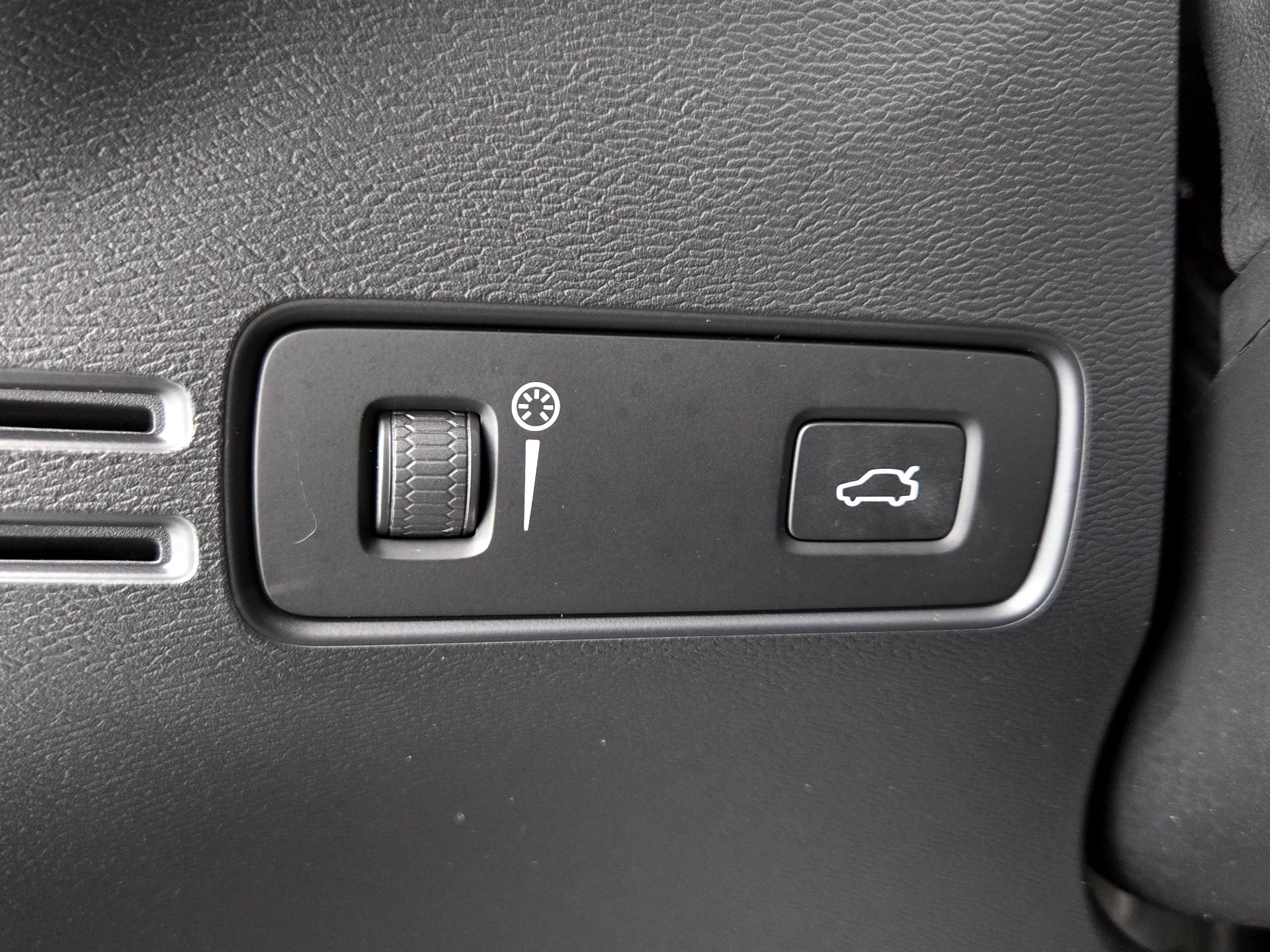 Thumbnail: 2021 Volvo XC40 - 13