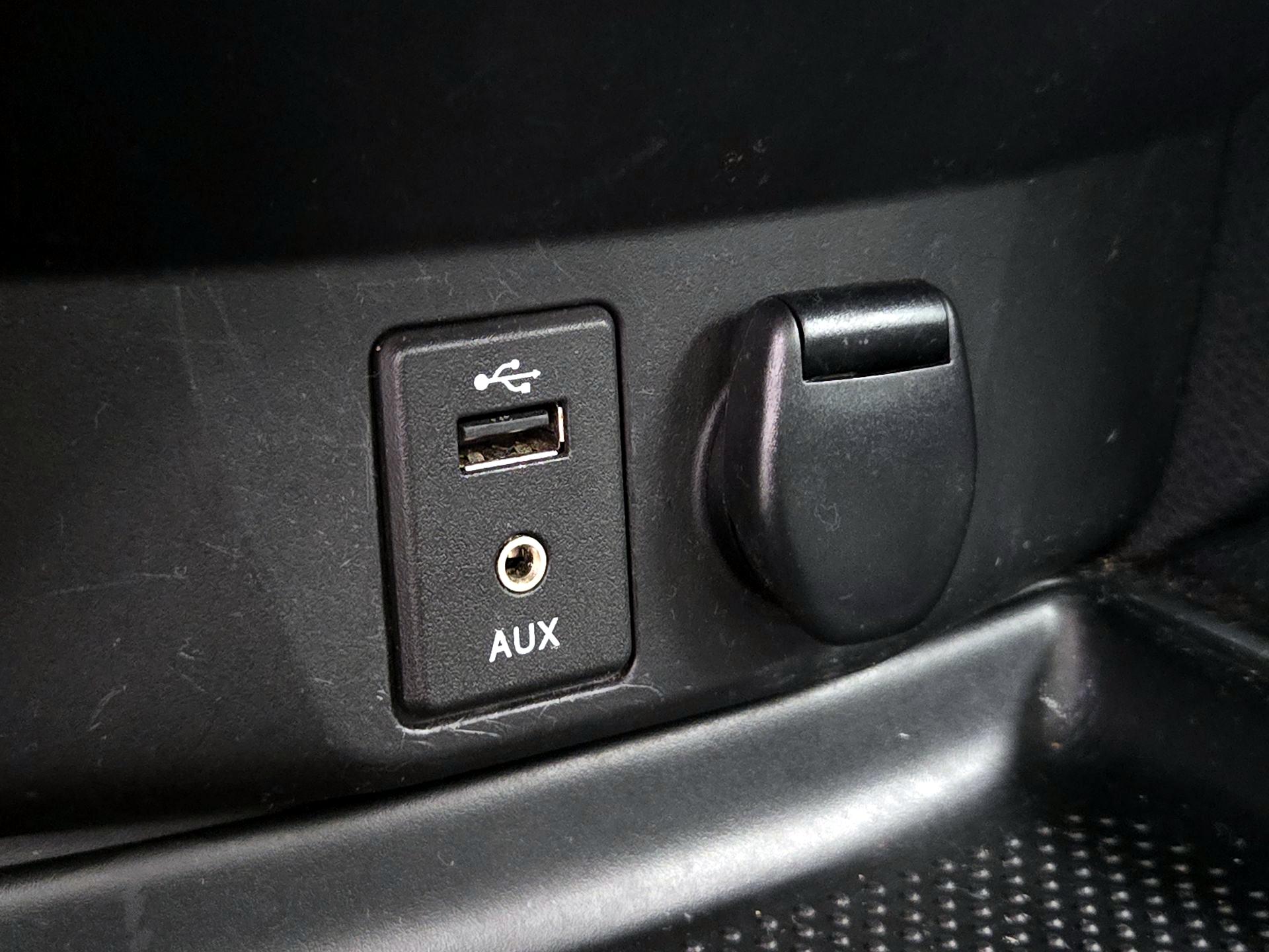 Thumbnail: 2015 Nissan Rogue - 19