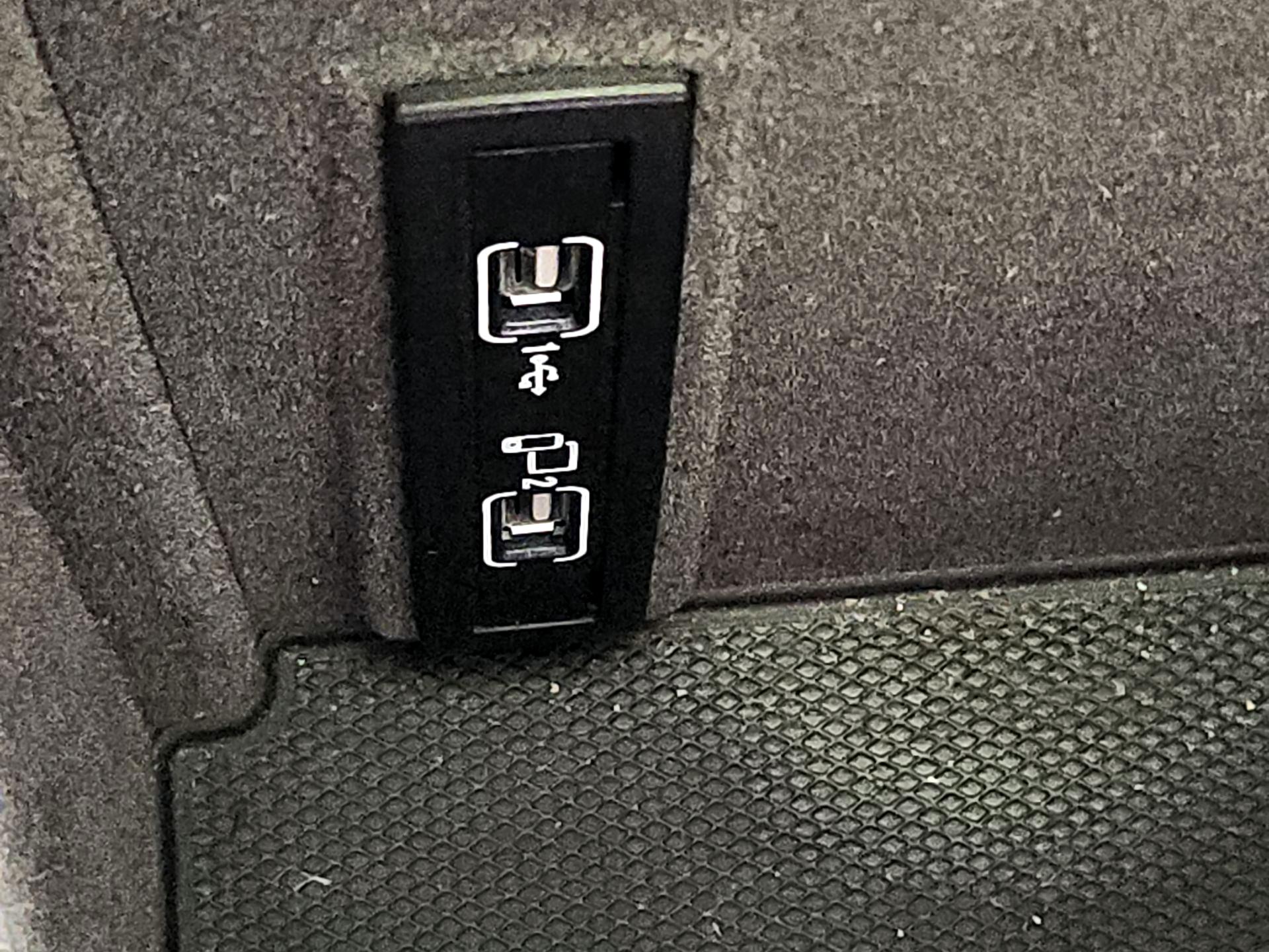 Thumbnail: 2016 Mercedes-Benz GLE - 19