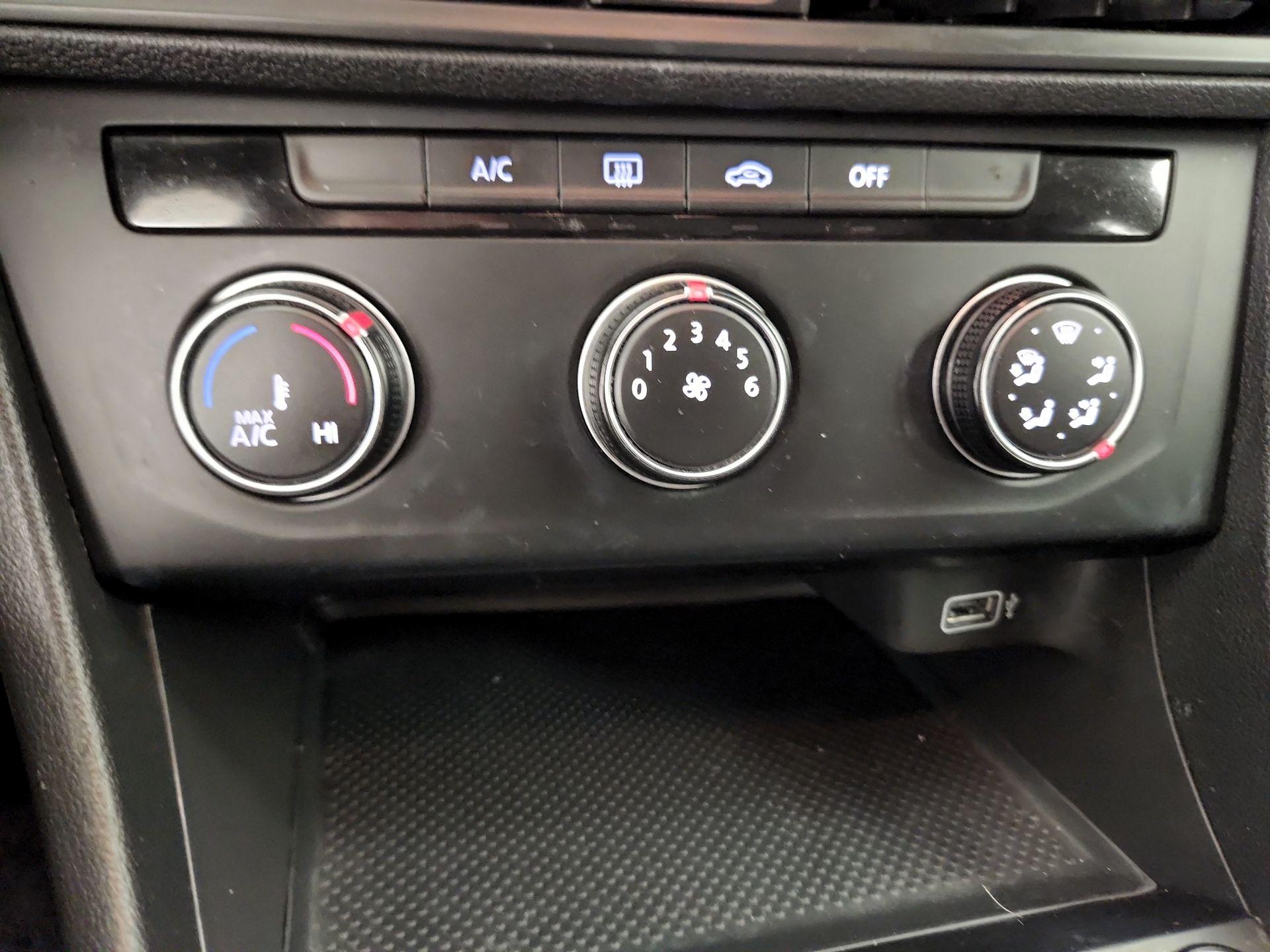 Thumbnail: 2019 Volkswagen Jetta - 16