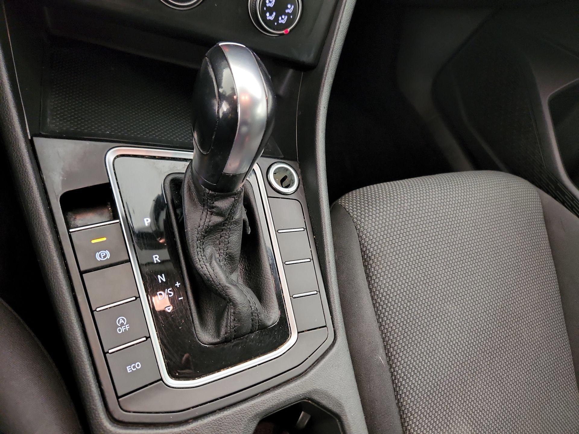 Thumbnail: 2019 Volkswagen Jetta - 17