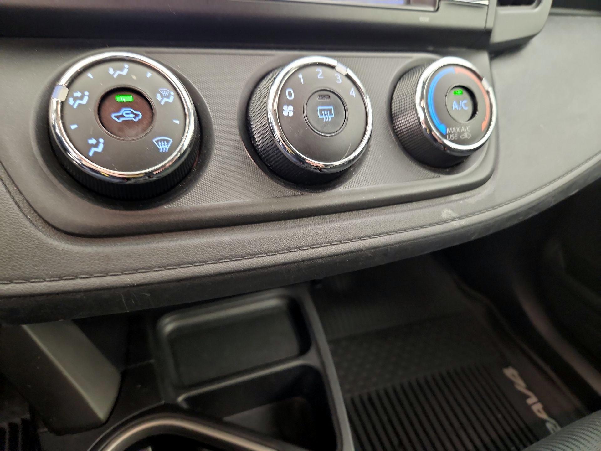 Thumbnail: 2018 Toyota RAV4 - 16