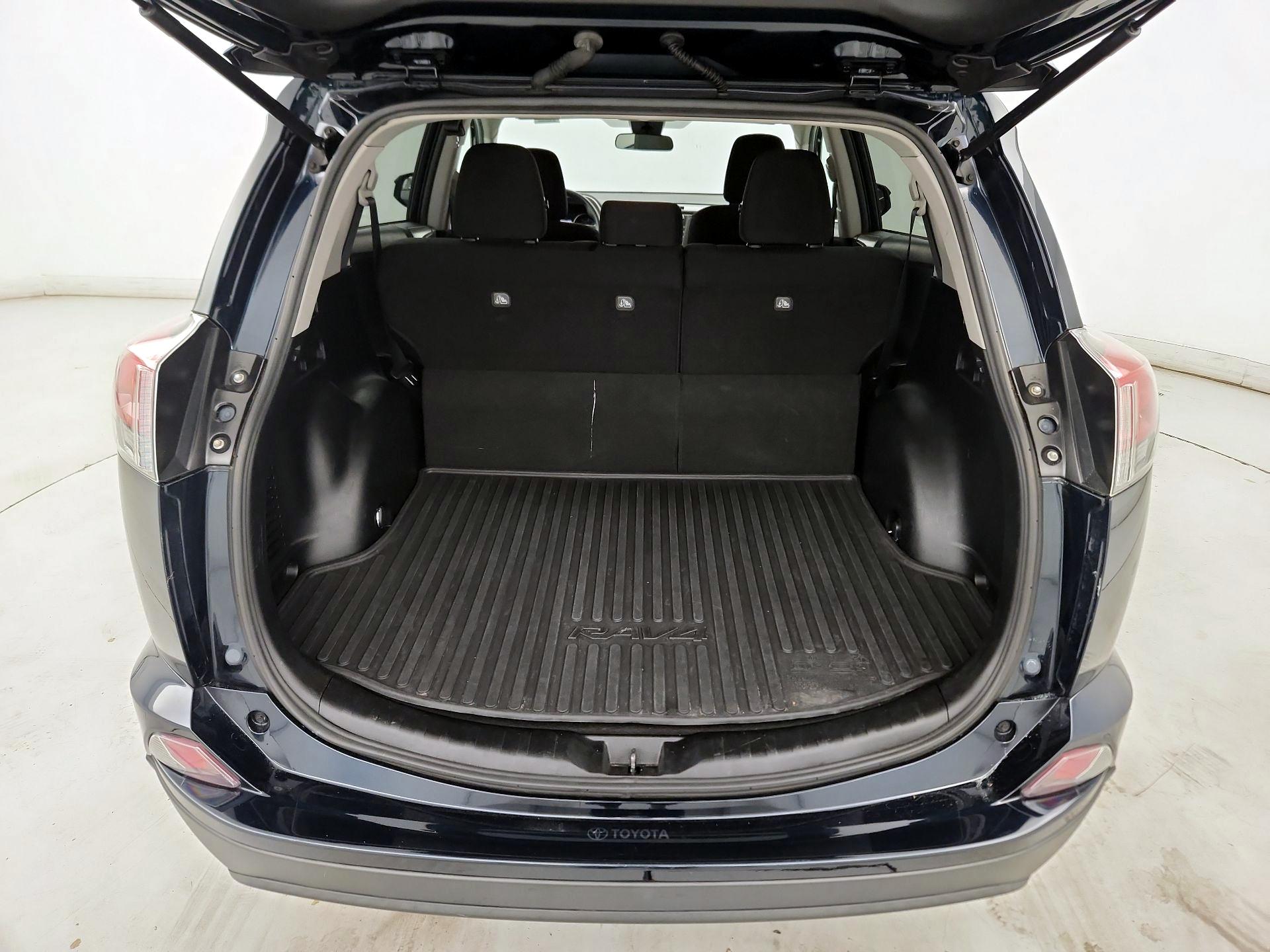 Thumbnail: 2018 Toyota RAV4 - 20