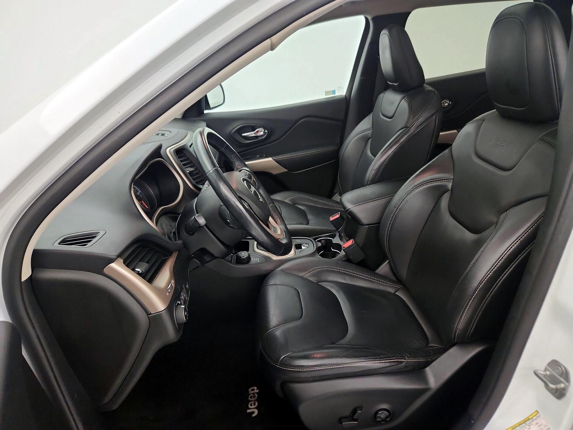 Thumbnail: 2018 Jeep Cherokee - 11