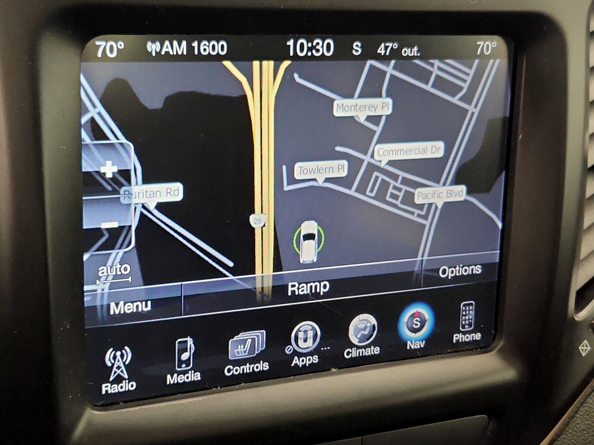 Thumbnail: 2018 Jeep Cherokee - 14