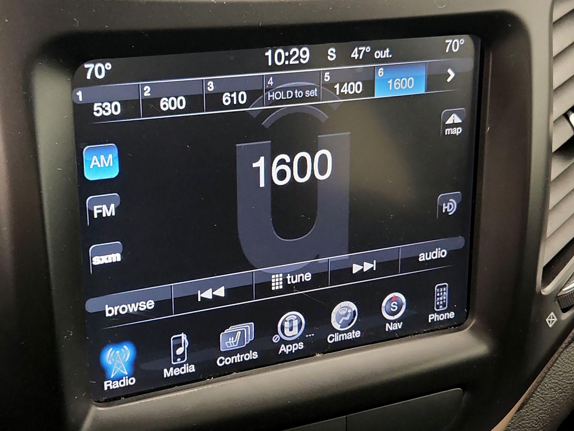 Thumbnail: 2018 Jeep Cherokee - 16