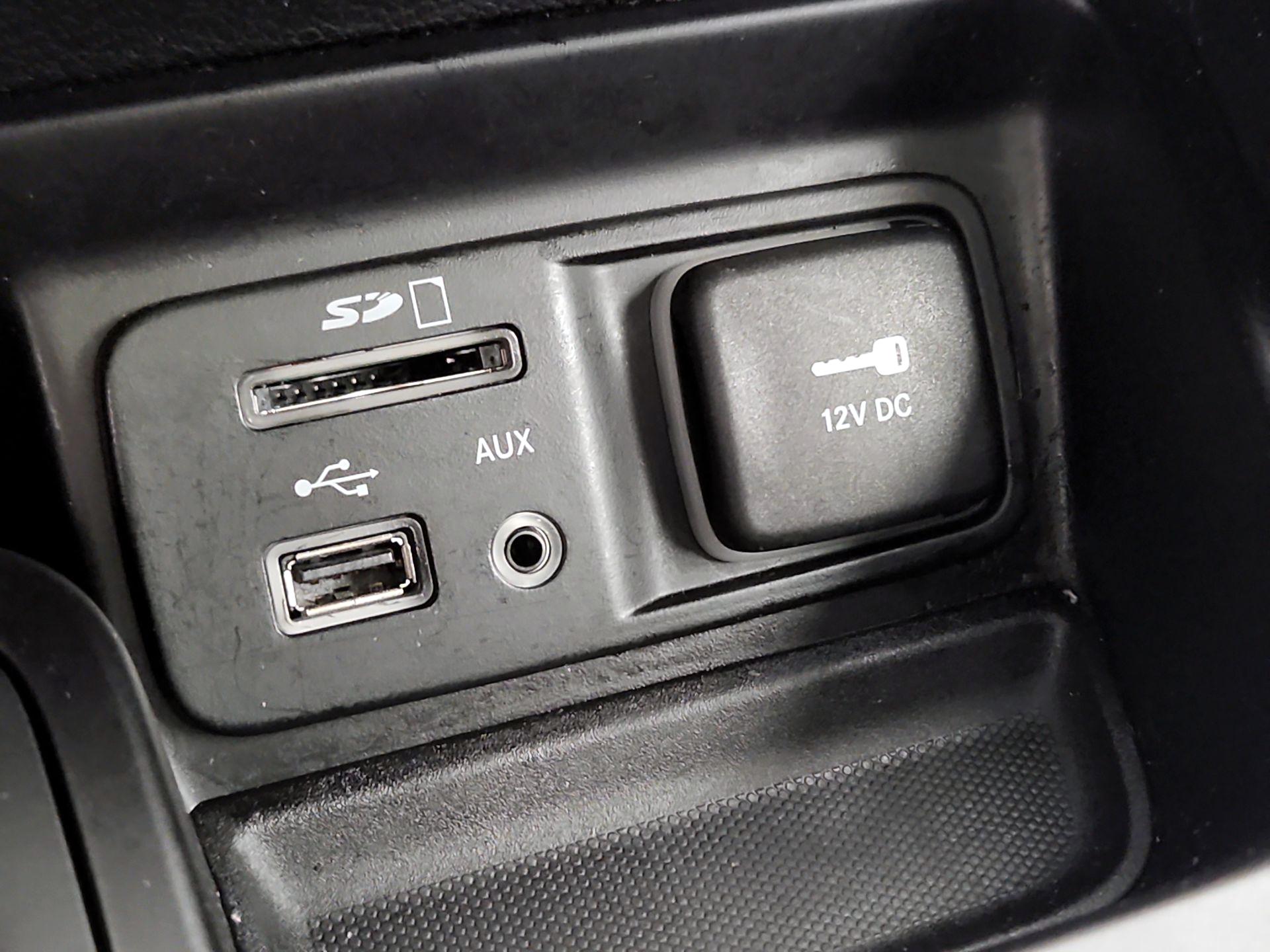 Thumbnail: 2018 Jeep Cherokee - 19