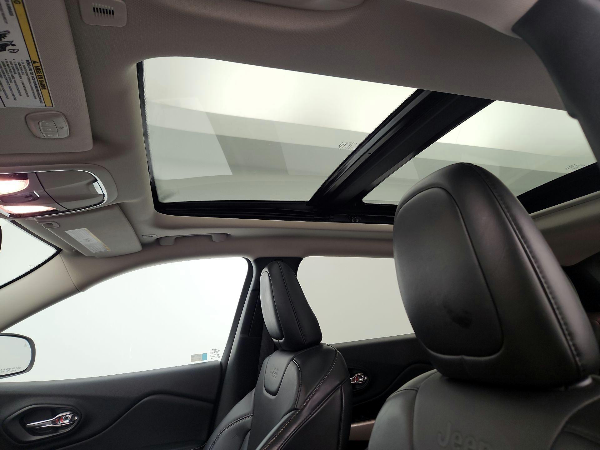 Thumbnail: 2018 Jeep Cherokee - 20