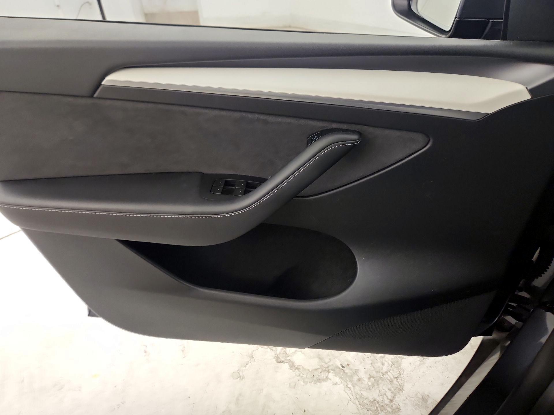 Thumbnail: 2022 Tesla Model Y - 12