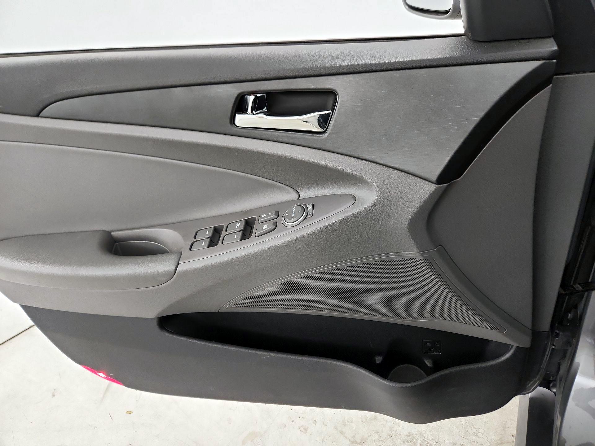 Thumbnail: 2014 Hyundai Sonata - 12