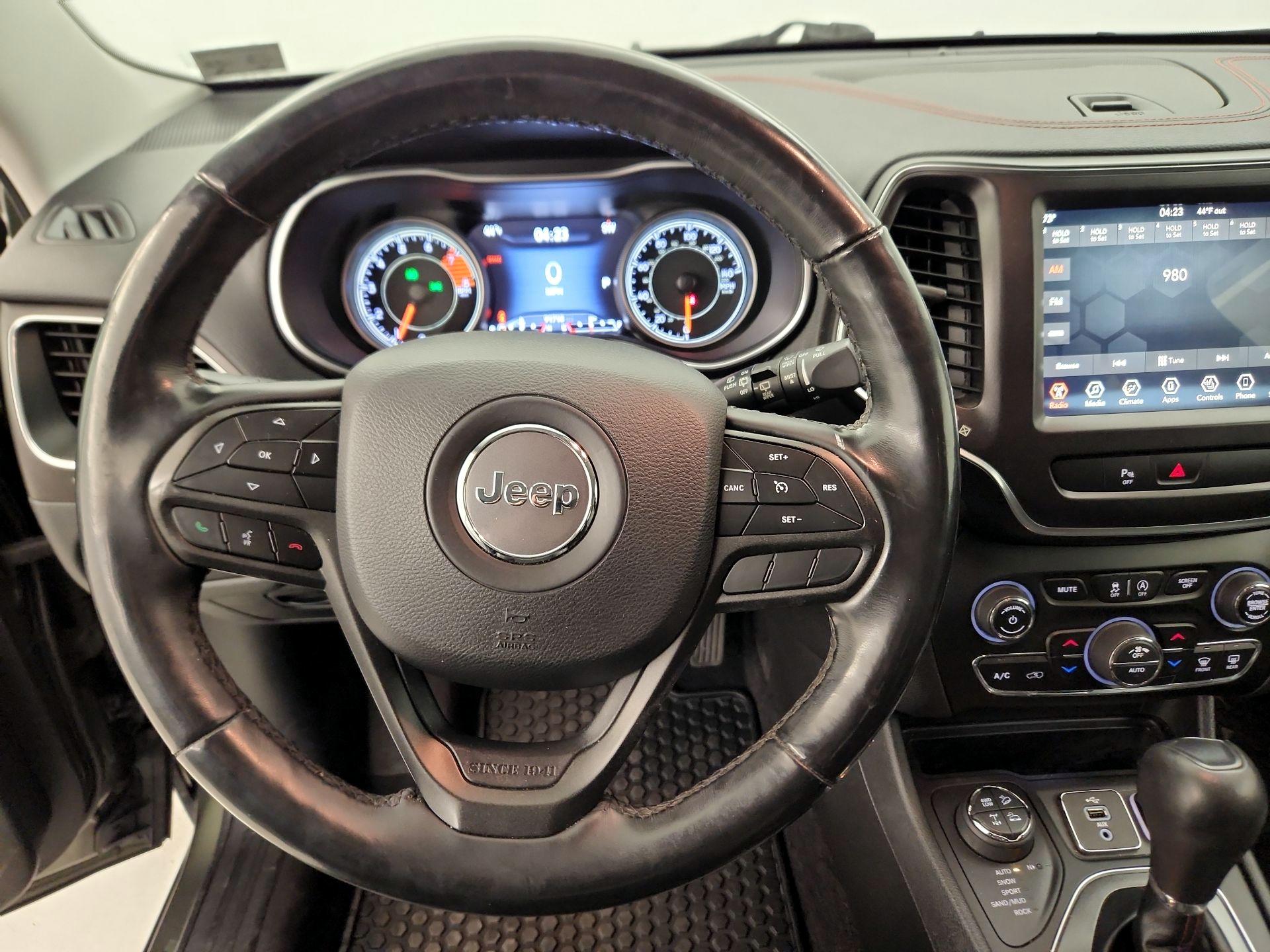 Thumbnail: 2019 Jeep Cherokee - 10