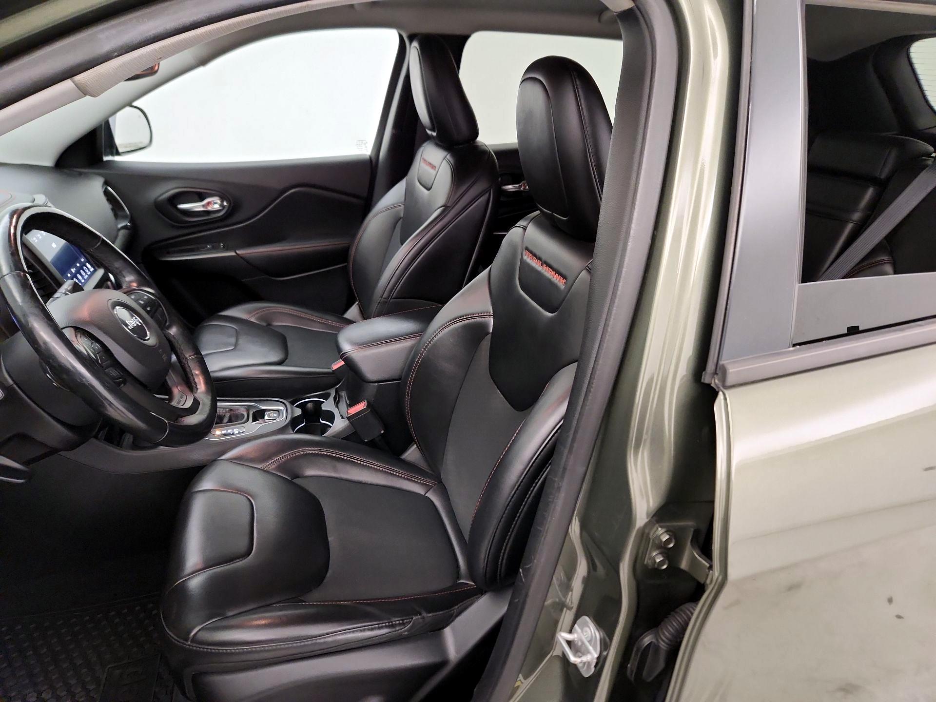 Thumbnail: 2019 Jeep Cherokee - 11