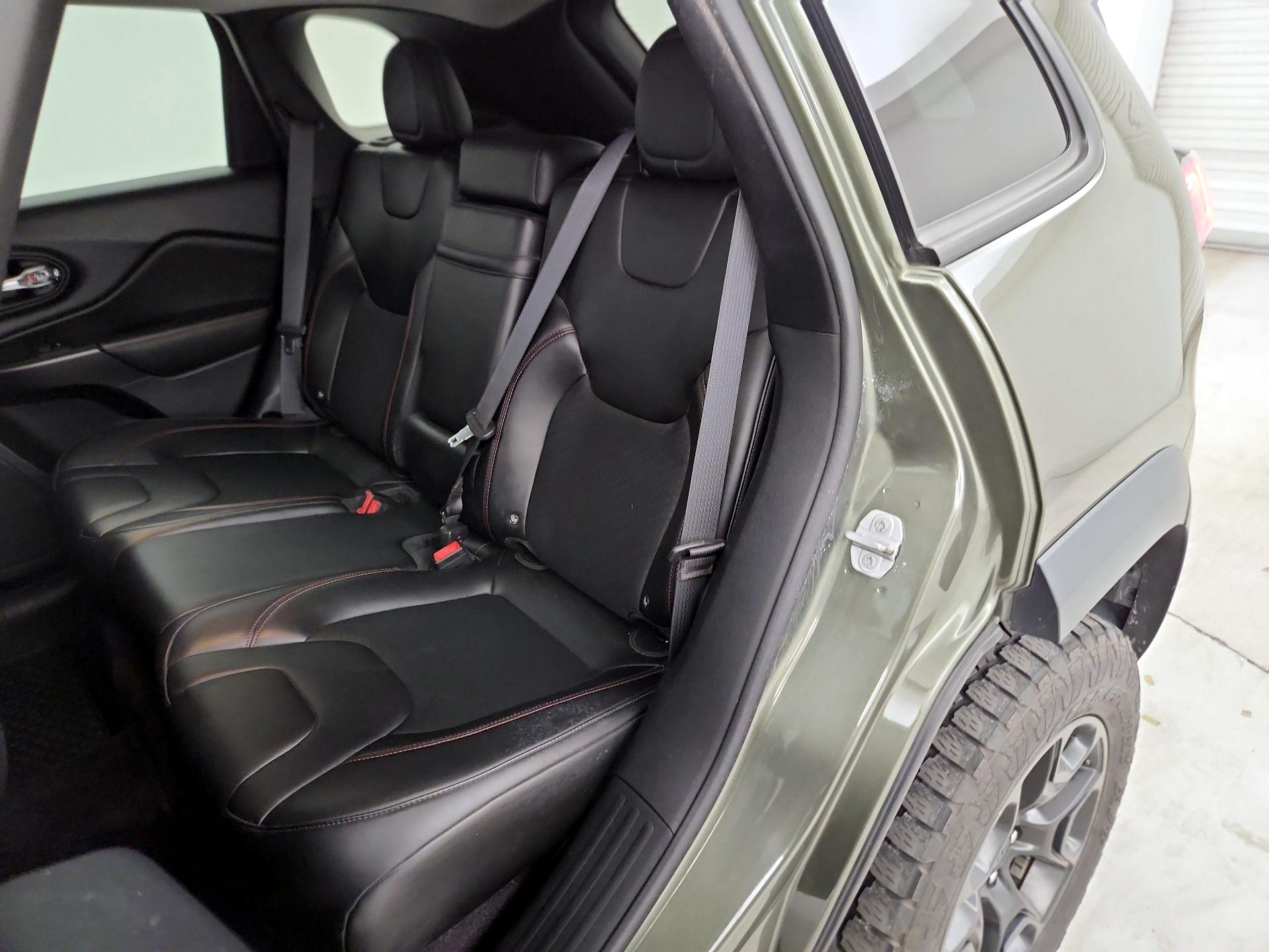 Thumbnail: 2019 Jeep Cherokee - 19