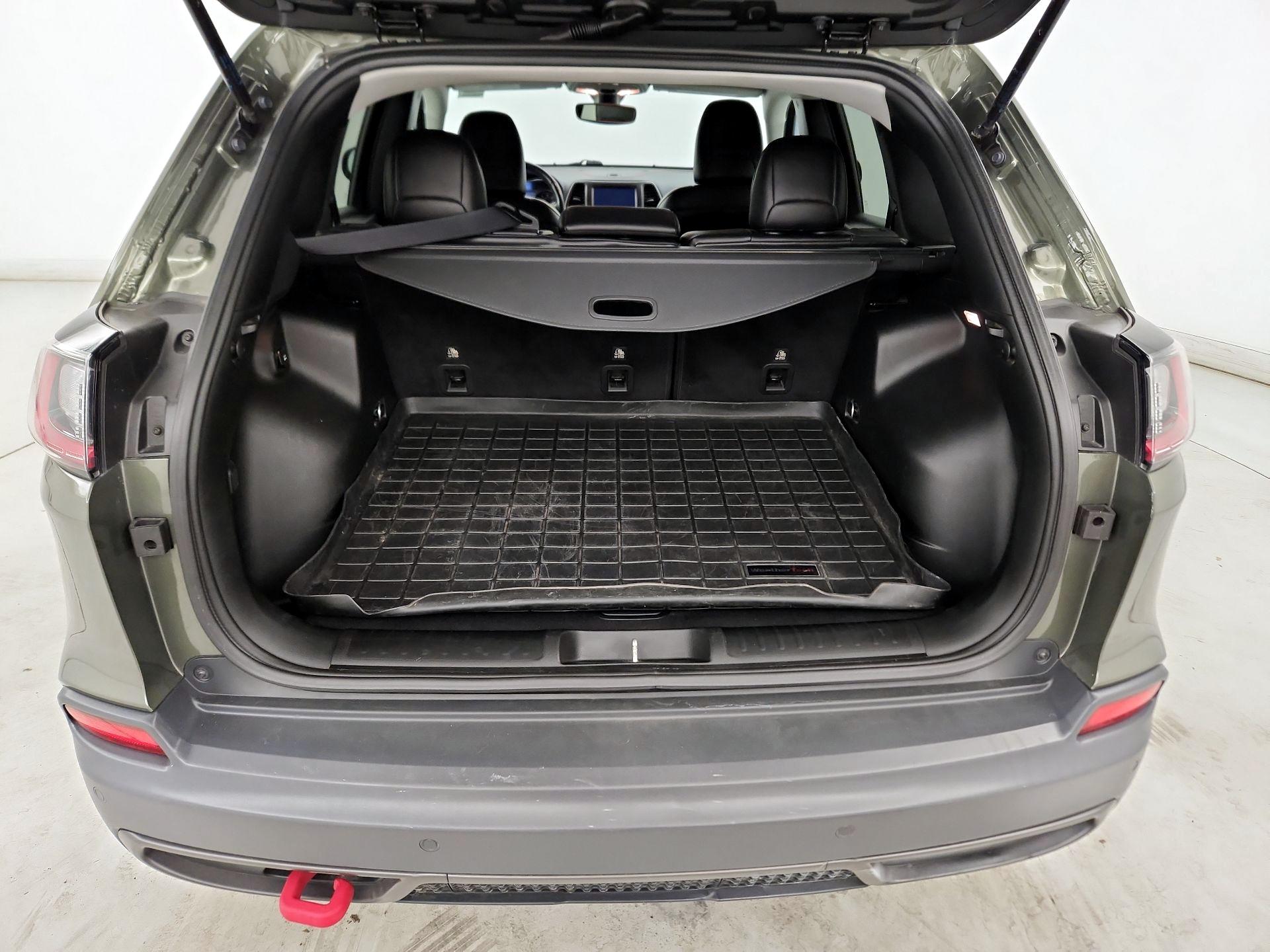 Thumbnail: 2019 Jeep Cherokee - 20