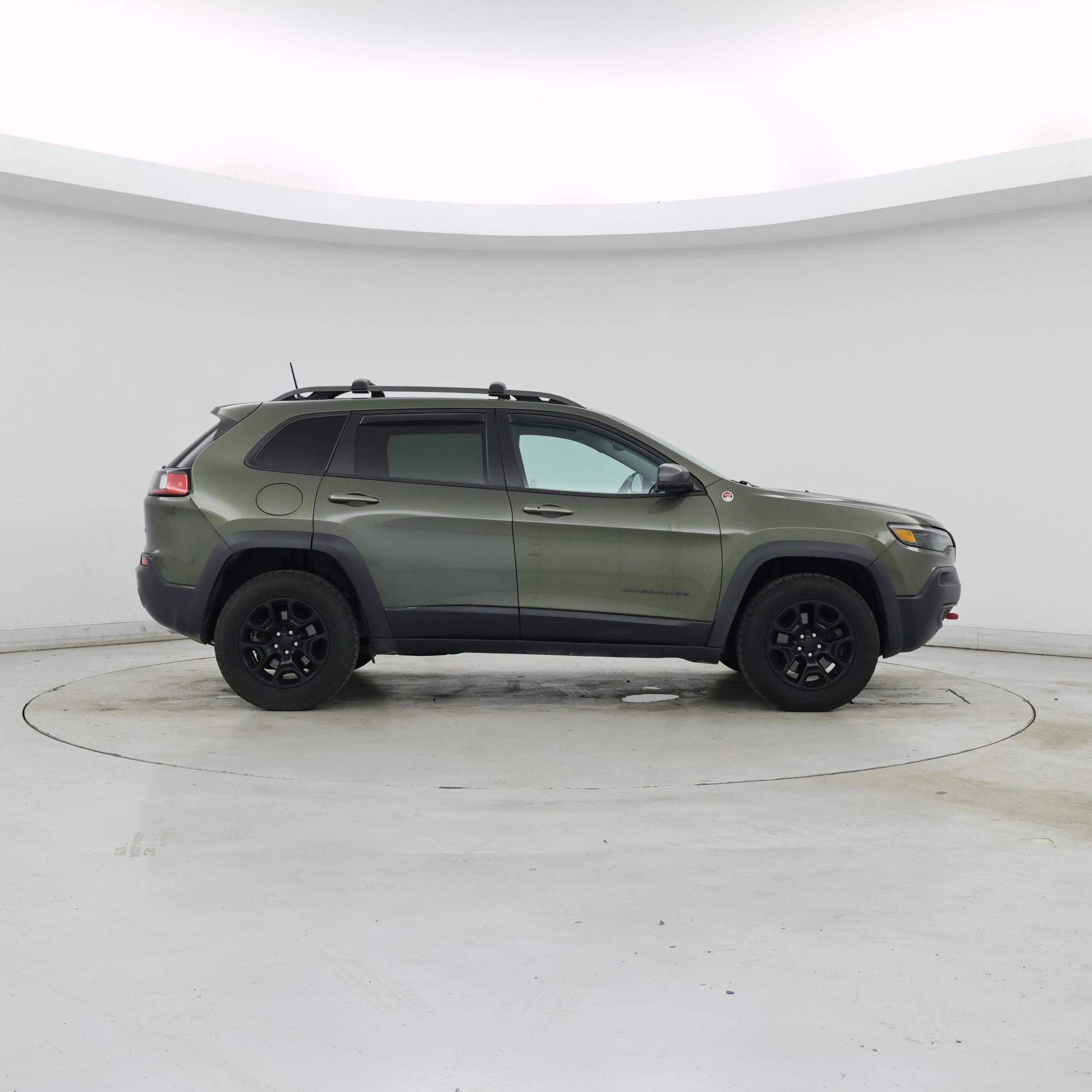 Thumbnail: 2019 Jeep Cherokee - 7