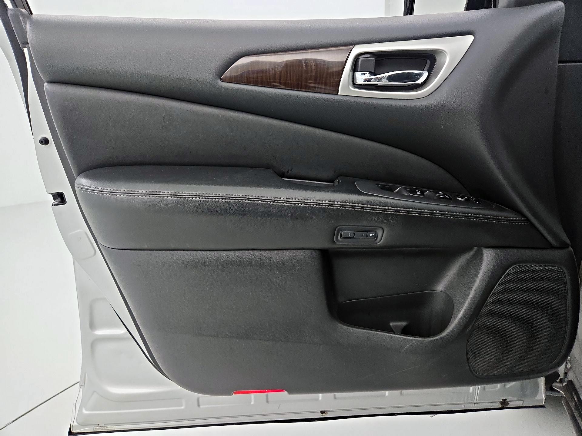 Thumbnail: 2014 Nissan Pathfinder - 12