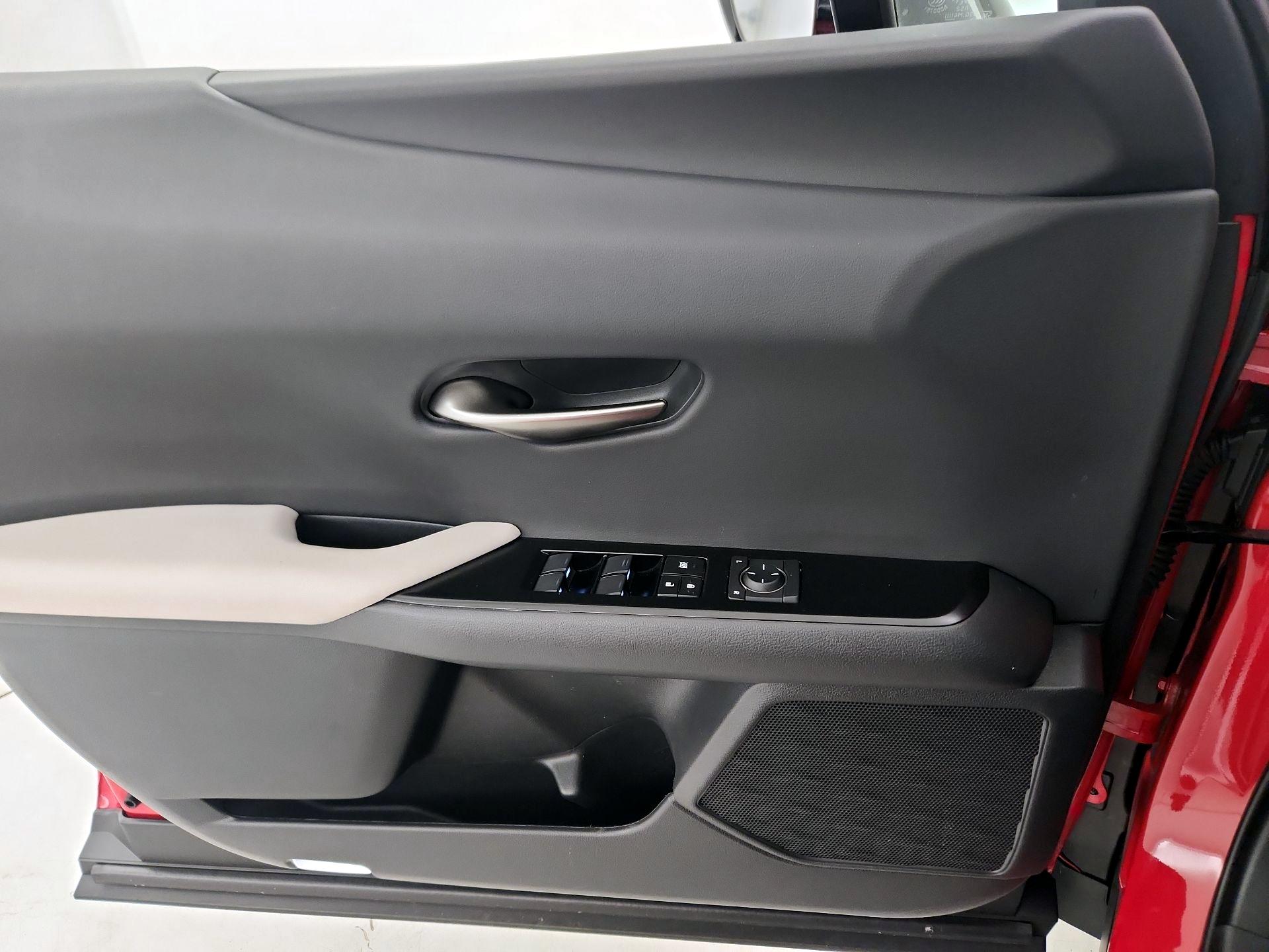 Thumbnail: 2023 Lexus UX - 12