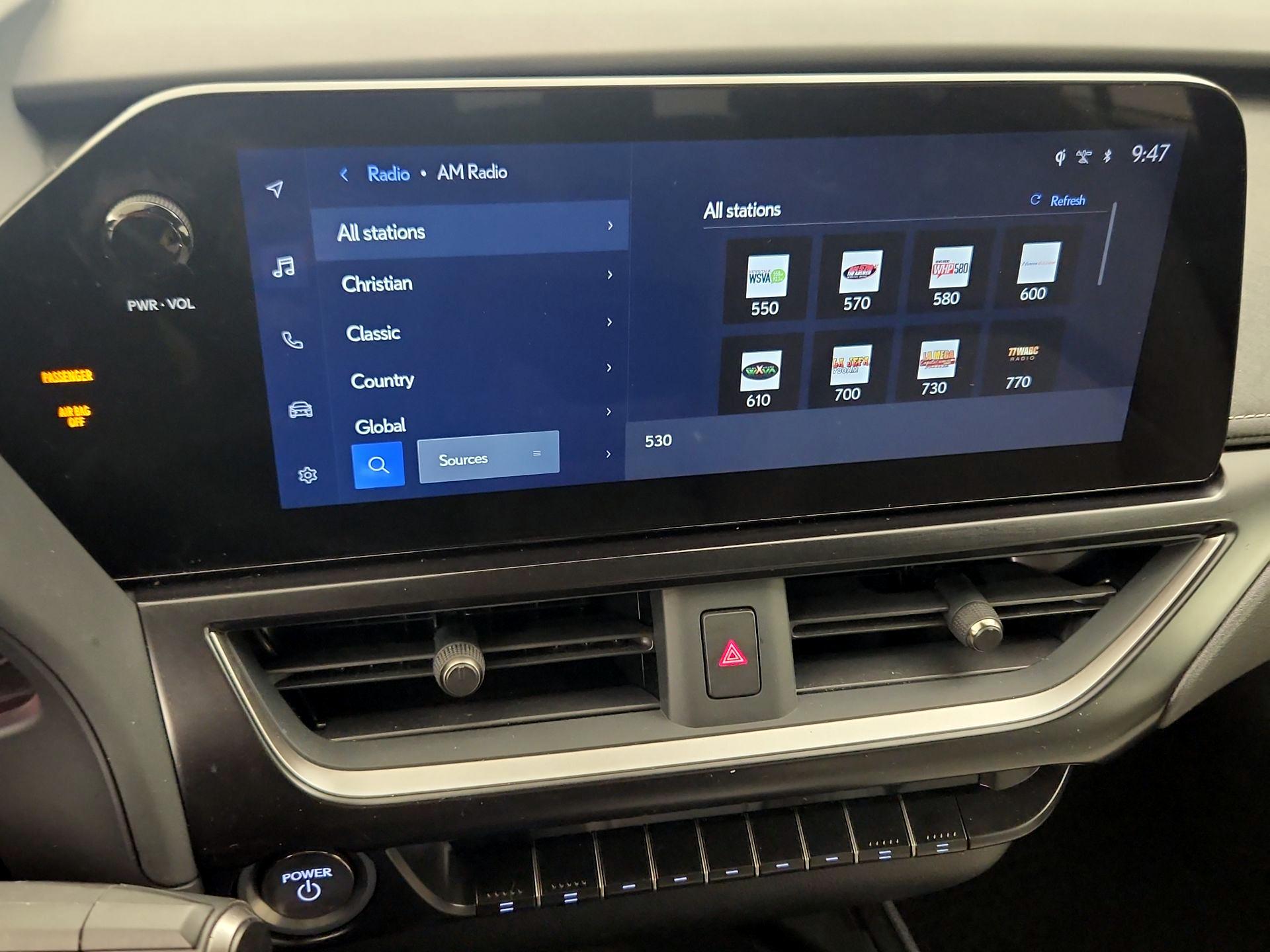 Thumbnail: 2023 Lexus UX - 16