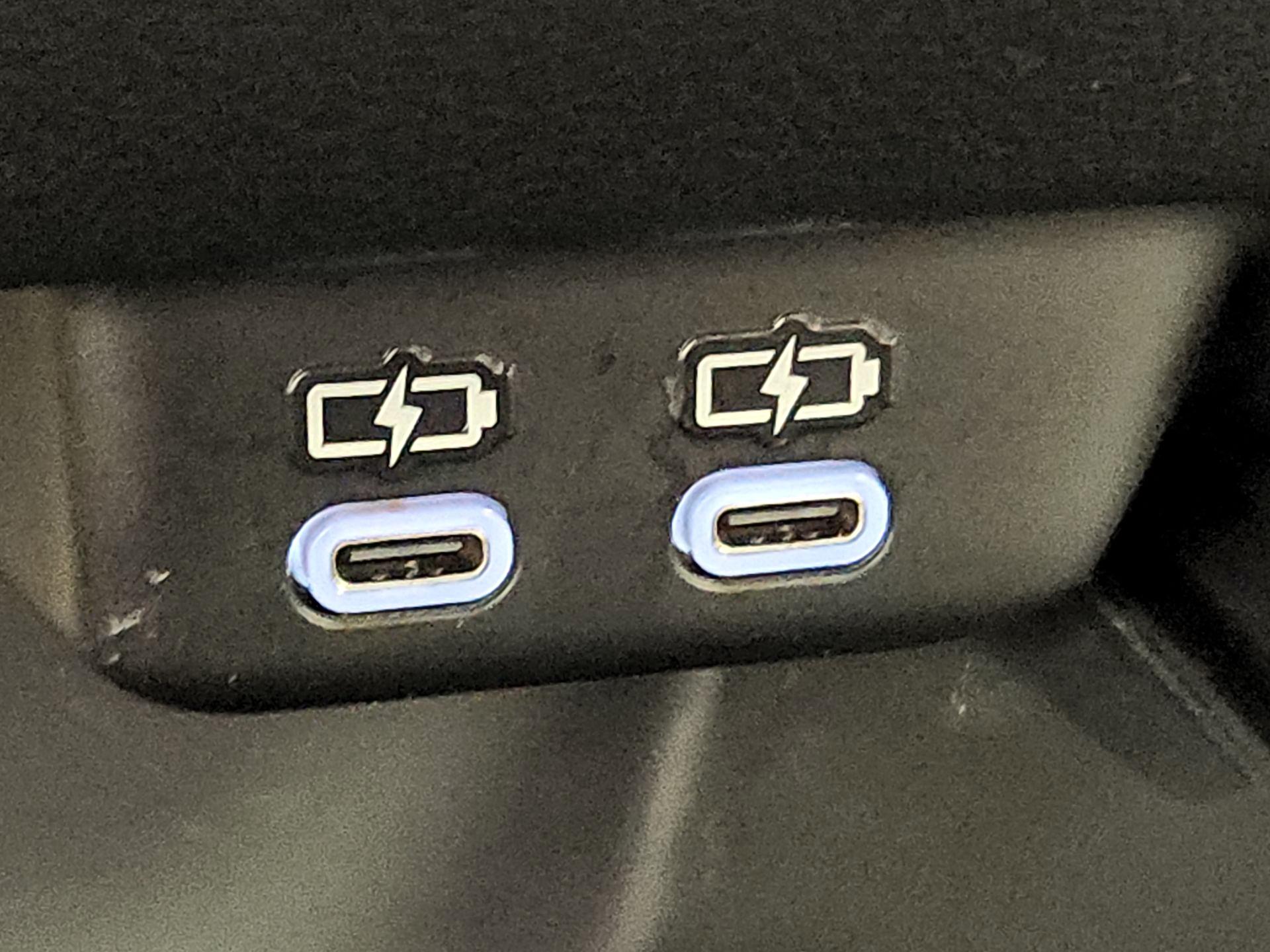 Thumbnail: 2023 Lexus UX - 19