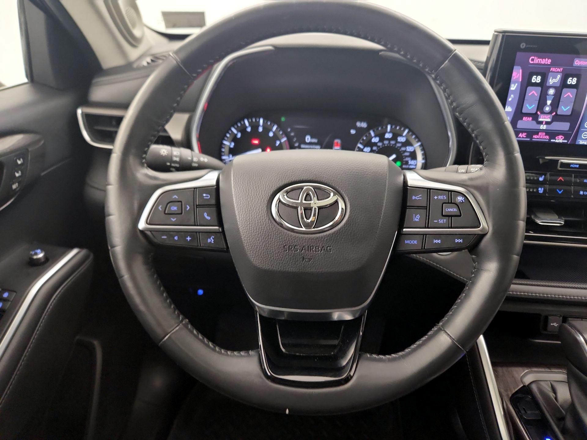 Thumbnail: 2021 Toyota Highlander - 10