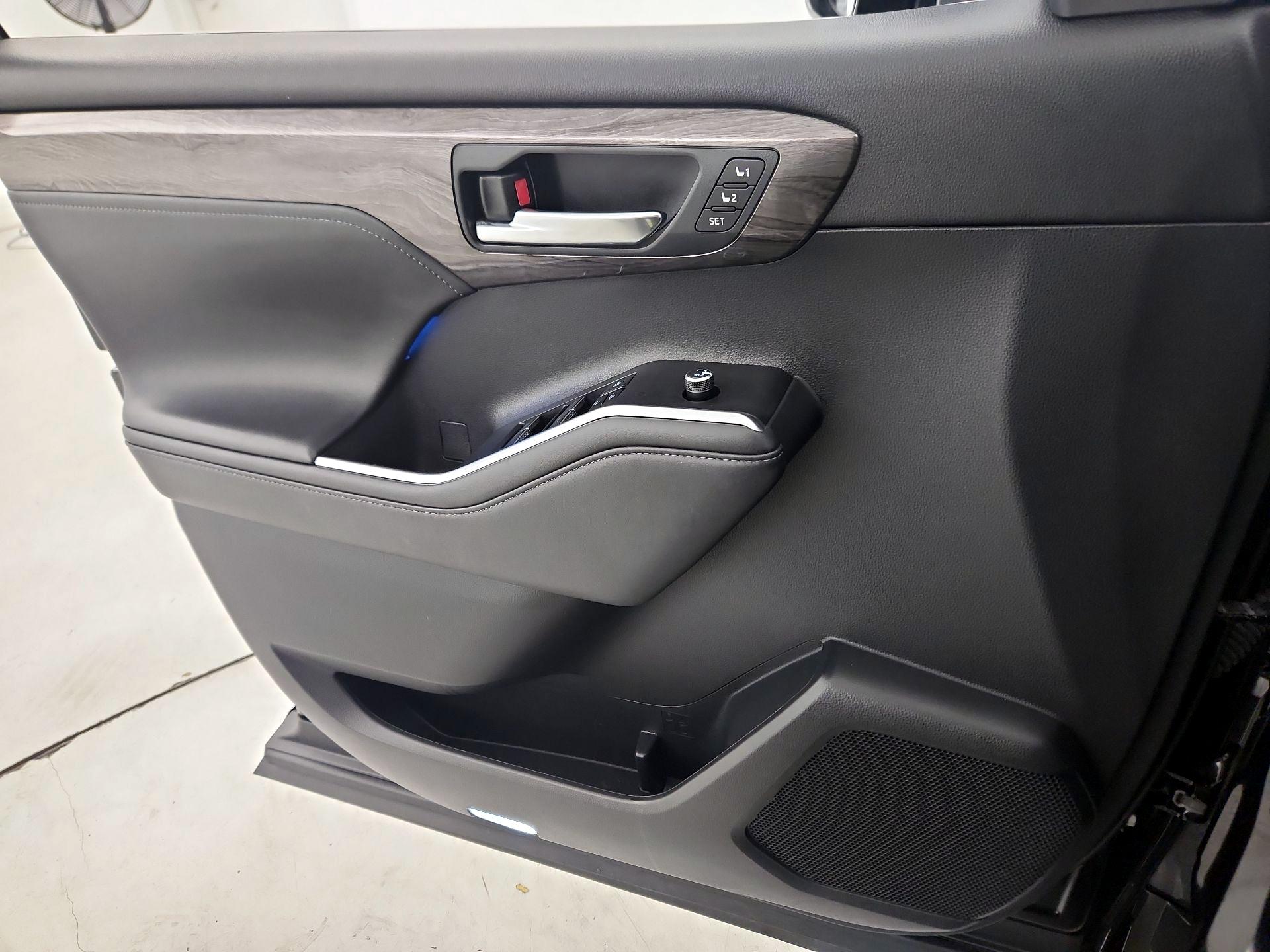 Thumbnail: 2021 Toyota Highlander - 12