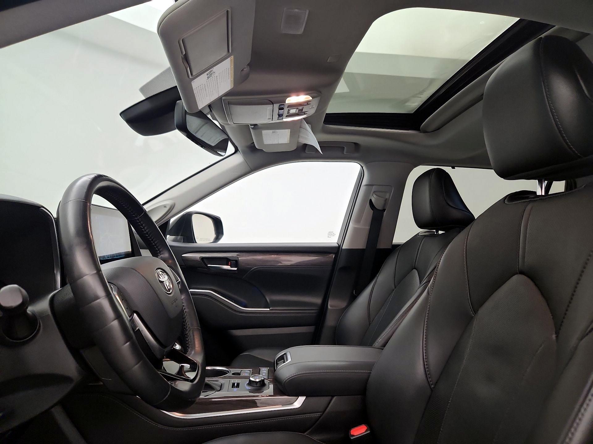 Thumbnail: 2021 Toyota Highlander - 20