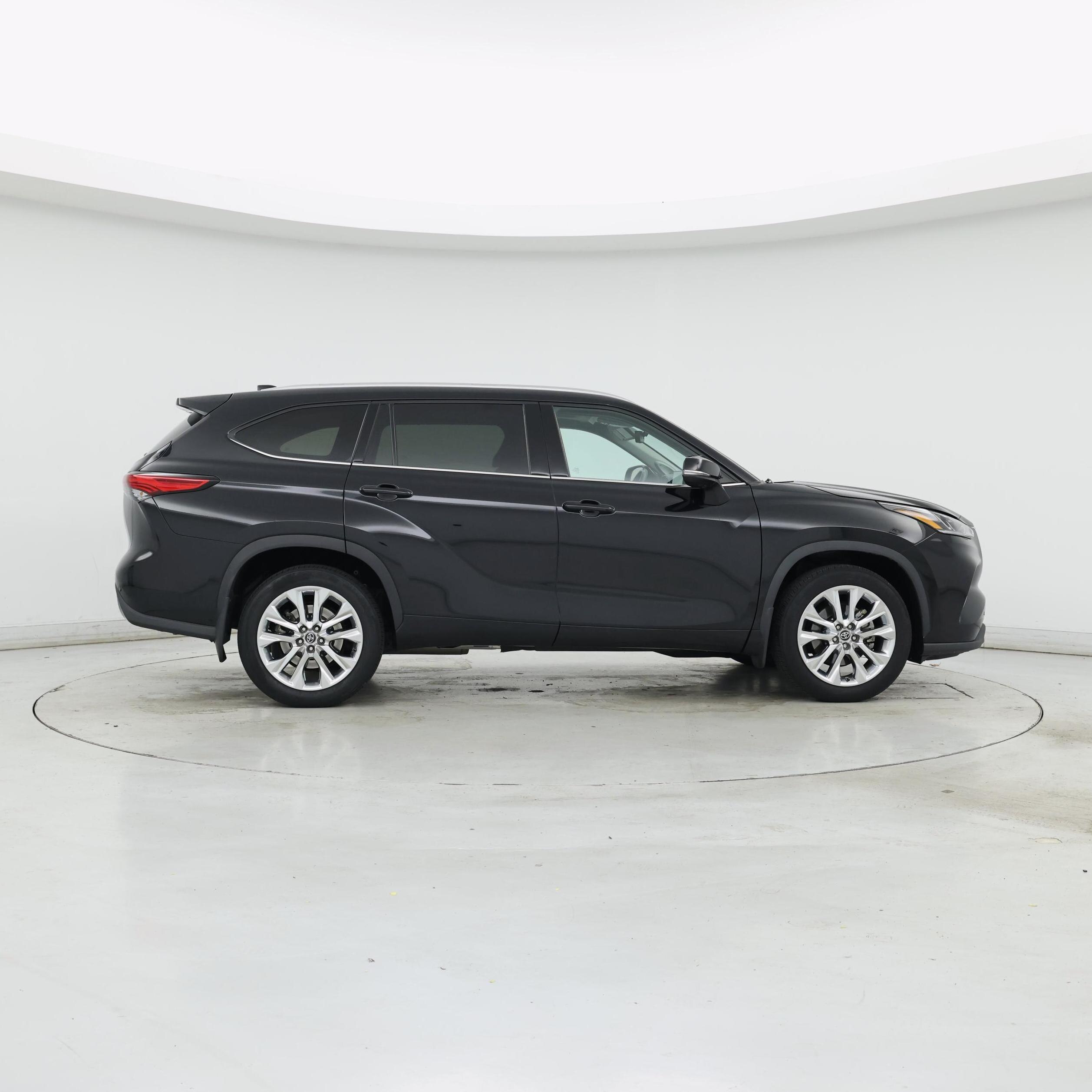 Thumbnail: 2021 Toyota Highlander - 7