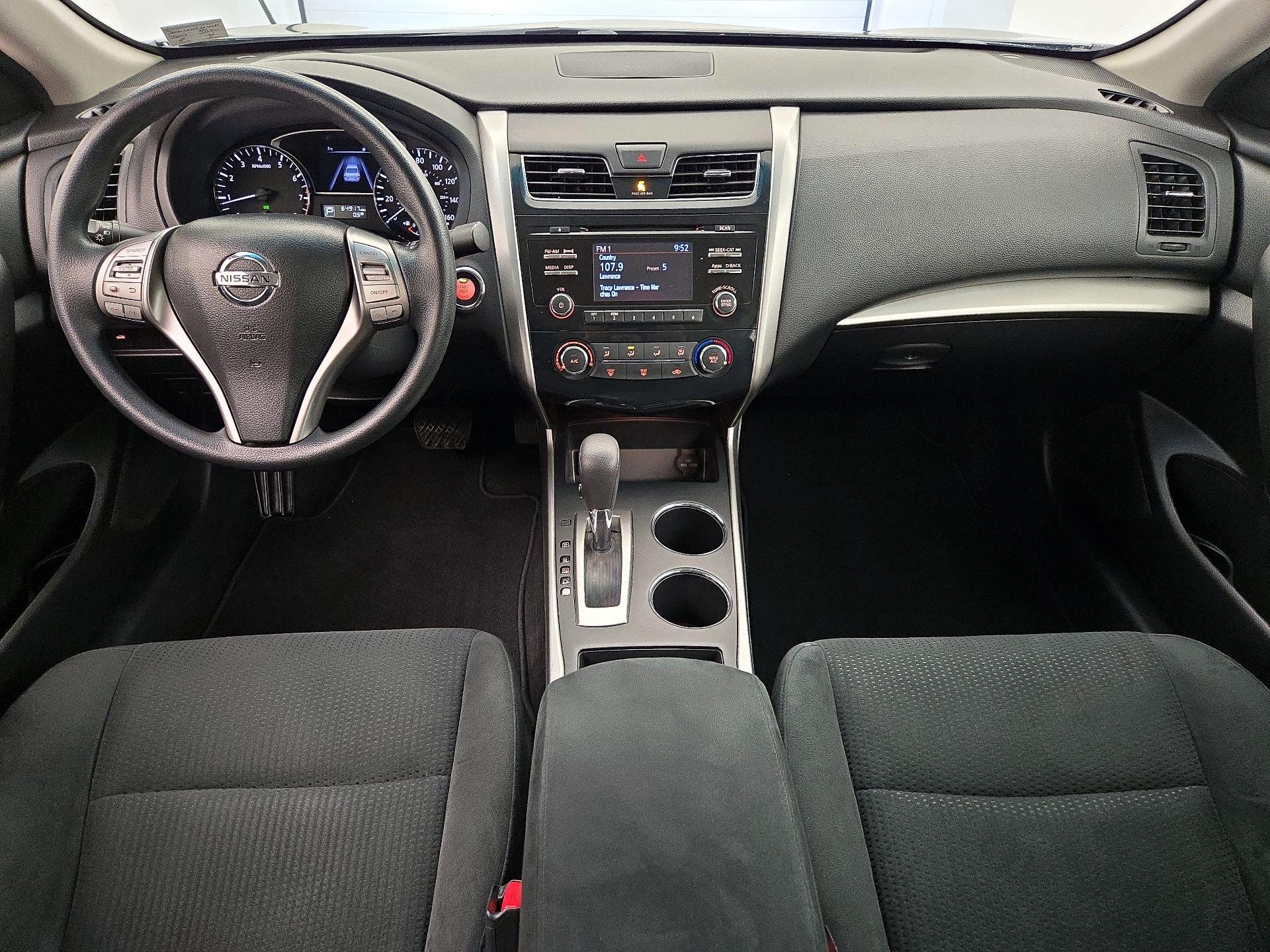 Thumbnail: 2015 Nissan Altima - 9