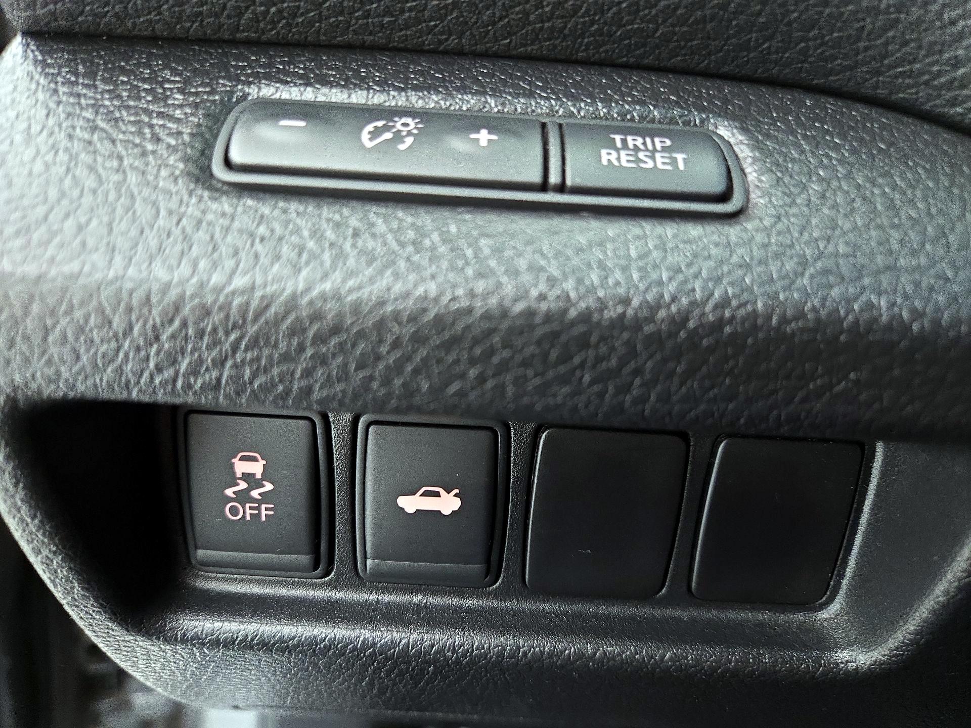 Thumbnail: 2015 Nissan Altima - 13