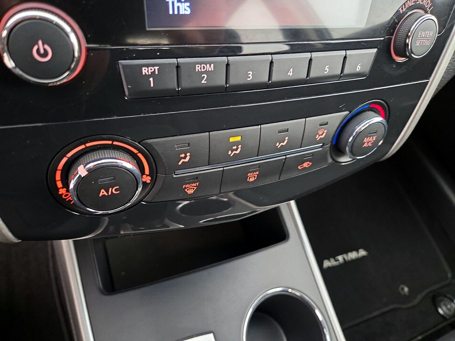 Thumbnail: 2015 Nissan Altima - 16