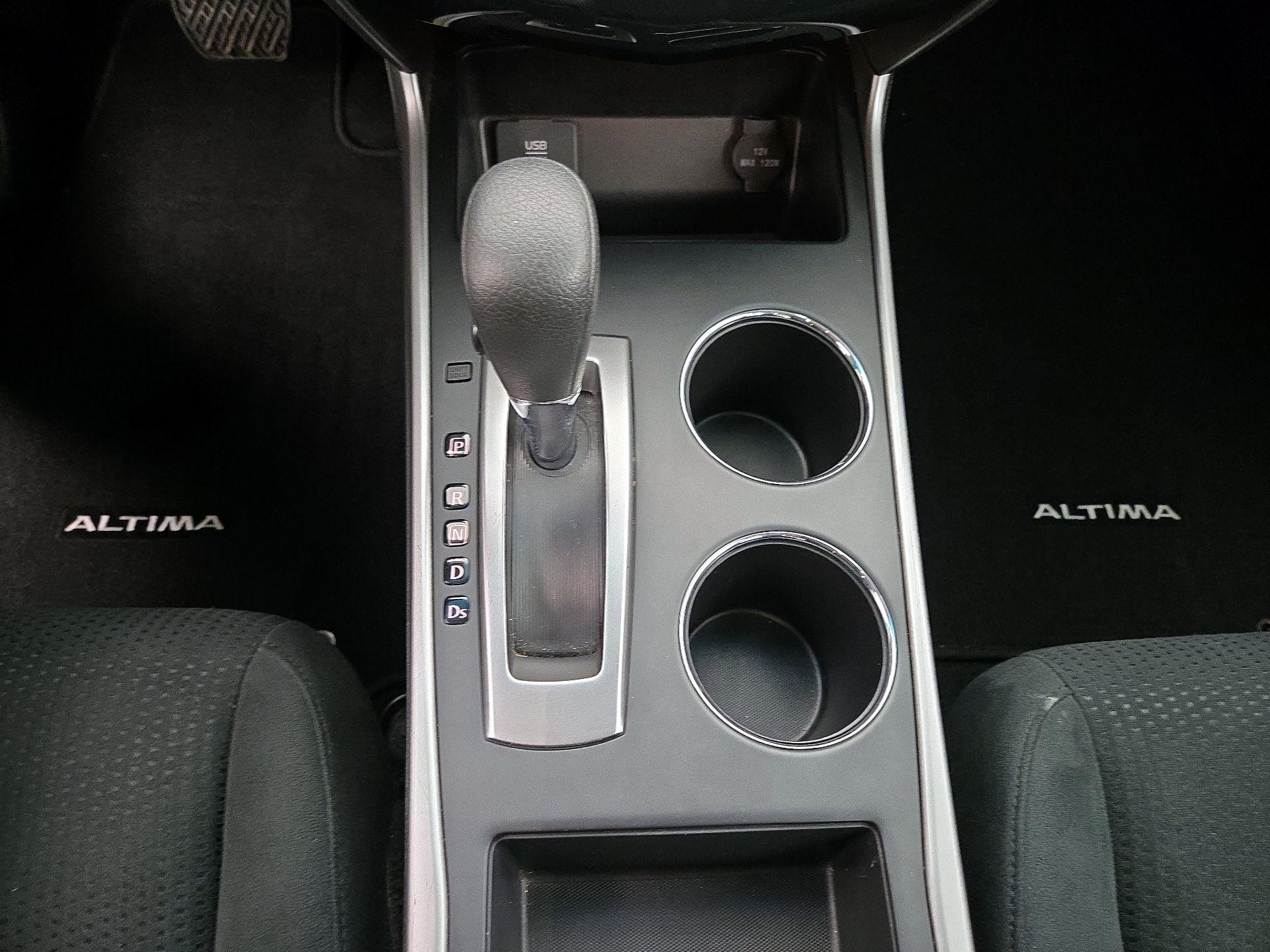 Thumbnail: 2015 Nissan Altima - 17