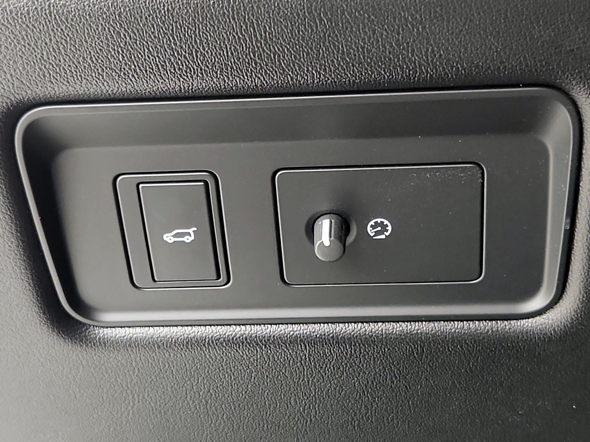 Thumbnail: 2022 Land Rover Range Rover Sport - 13