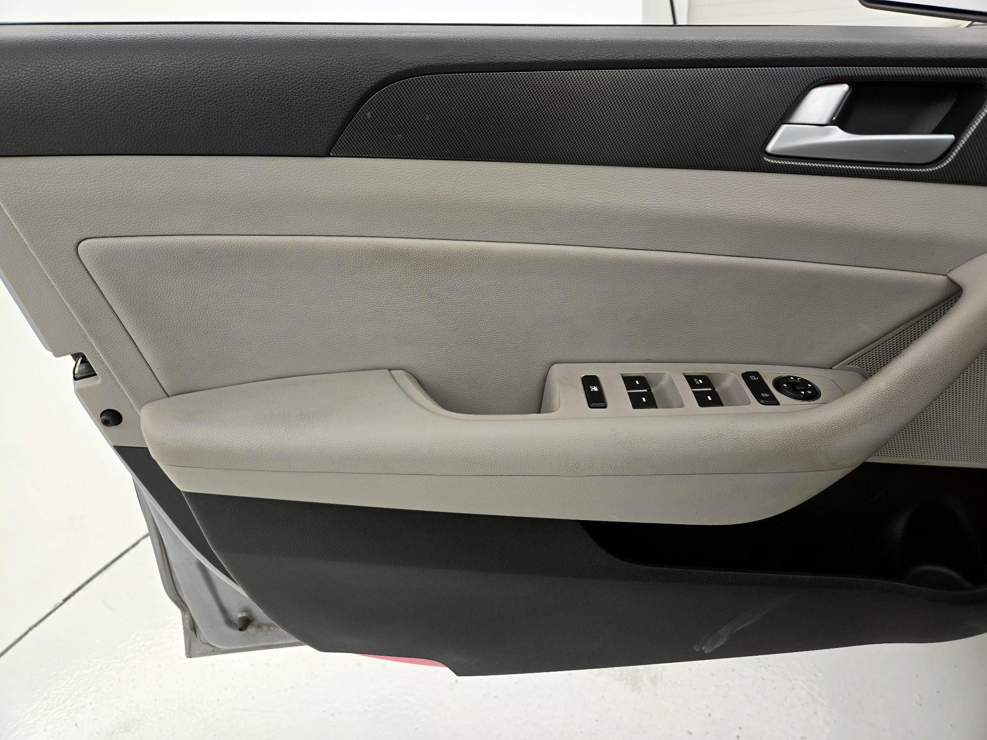 Thumbnail: 2015 Hyundai Sonata - 12